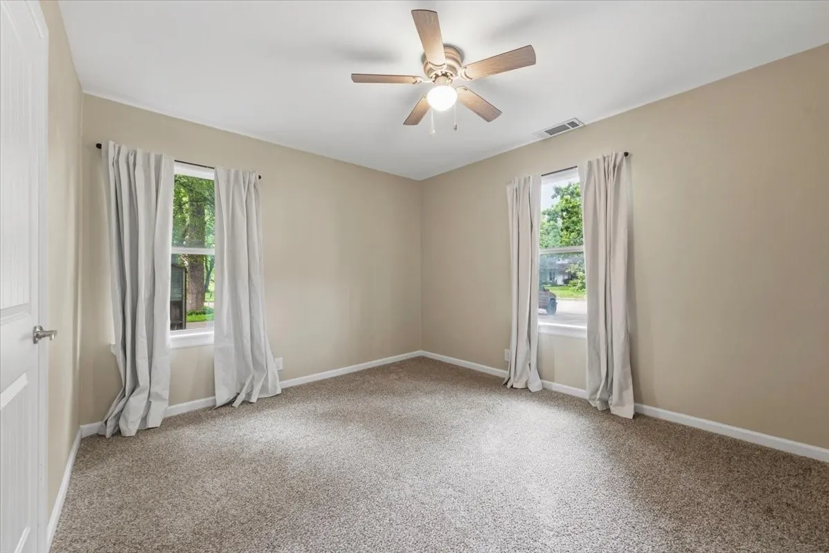 Single Family Residence For Rent in Tarrant County , 401 N Bailey Avenue, Fort Worth, Texas 76107, 4 Bedroom, 3 Bathroom, Garage spaces, 3,633 Sqft, built in 1946, mls#21382573, Real Estate Agent in Fort Worth, Homes For Rent in Tarrant county, Homes For Rent in Fort Worth, Realtor in Fort Worth Texas, Real Estate Brokerage Independent Realty Texas, Luminita Cordes Realtor