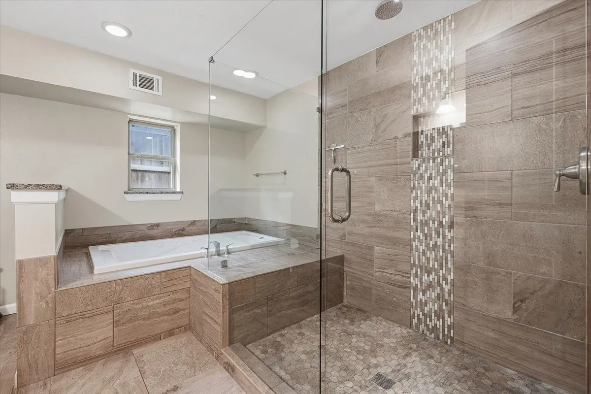 Single Family Residence For Rent in Tarrant County , 401 N Bailey Avenue, Fort Worth, Texas 76107, 4 Bedroom, 3 Bathroom, Garage spaces, 3,633 Sqft, built in 1946, mls#21382573, Real Estate Agent in Fort Worth, Homes For Rent in Tarrant county, Homes For Rent in Fort Worth, Realtor in Fort Worth Texas, Real Estate Brokerage Independent Realty Texas, Luminita Cordes Realtor