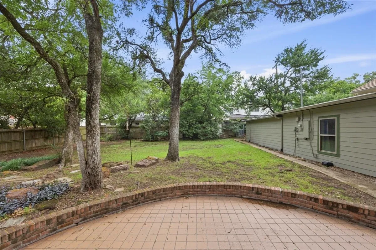 Single Family Residence For Rent in Tarrant County , 401 N Bailey Avenue, Fort Worth, Texas 76107, 4 Bedroom, 3 Bathroom, Garage spaces, 3,633 Sqft, built in 1946, mls#21382573, Real Estate Agent in Fort Worth, Homes For Rent in Tarrant county, Homes For Rent in Fort Worth, Realtor in Fort Worth Texas, Real Estate Brokerage Independent Realty Texas, Luminita Cordes Realtor