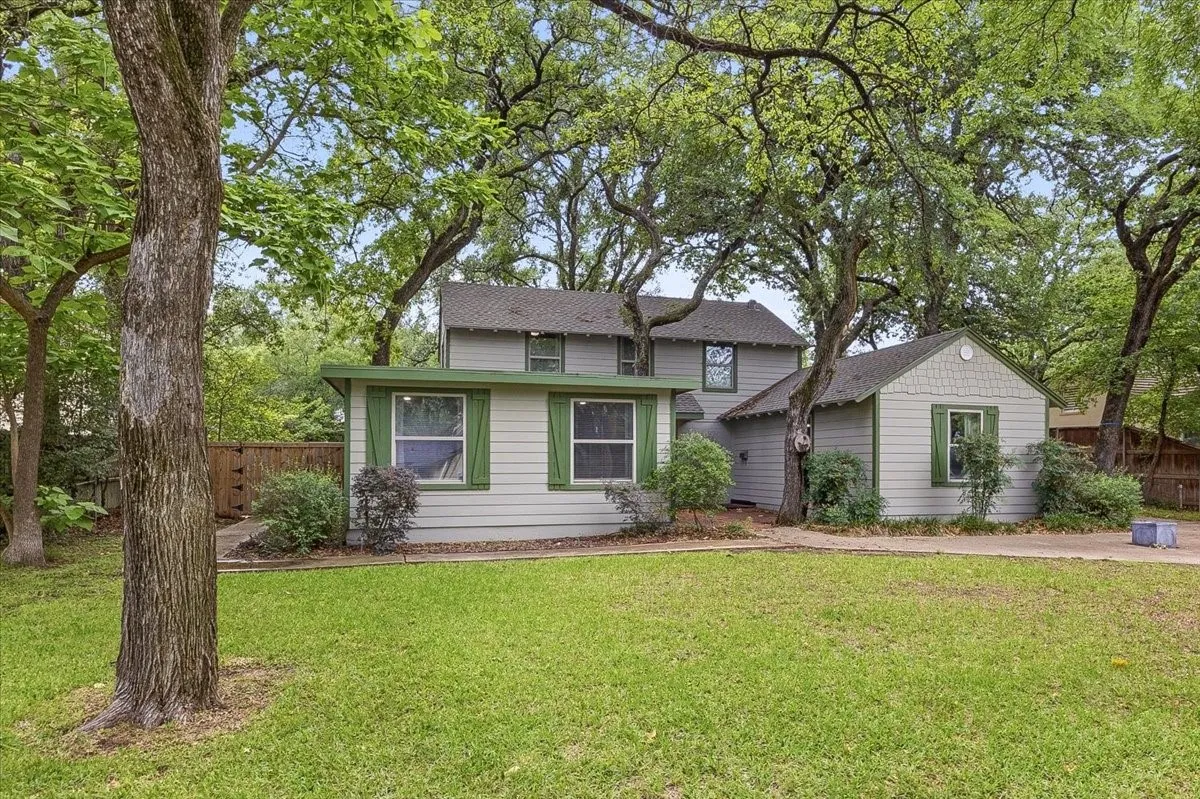 Single Family Residence For Rent in Tarrant County , 401 N Bailey Avenue, Fort Worth, Texas 76107, 4 Bedroom, 3 Bathroom, Garage spaces, 3,633 Sqft, built in 1946, mls#21382573, Real Estate Agent in Fort Worth, Homes For Rent in Tarrant county, Homes For Rent in Fort Worth, Realtor in Fort Worth Texas, Real Estate Brokerage Independent Realty Texas, Luminita Cordes Realtor