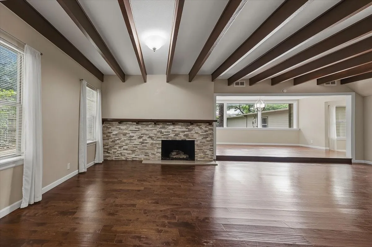 Single Family Residence For Rent in Tarrant County , 401 N Bailey Avenue, Fort Worth, Texas 76107, 4 Bedroom, 3 Bathroom, Garage spaces, 3,633 Sqft, built in 1946, mls#21382573, Real Estate Agent in Fort Worth, Homes For Rent in Tarrant county, Homes For Rent in Fort Worth, Realtor in Fort Worth Texas, Real Estate Brokerage Independent Realty Texas, Luminita Cordes Realtor