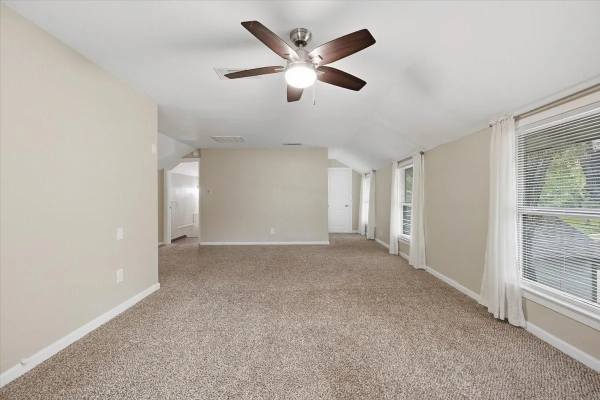 Single Family Residence For Rent in Tarrant County , 401 N Bailey Avenue, Fort Worth, Texas 76107, 4 Bedroom, 3 Bathroom, Garage spaces, 3,633 Sqft, built in 1946, mls#21382573, Real Estate Agent in Fort Worth, Homes For Rent in Tarrant county, Homes For Rent in Fort Worth, Realtor in Fort Worth Texas, Real Estate Brokerage Independent Realty Texas, Luminita Cordes Realtor