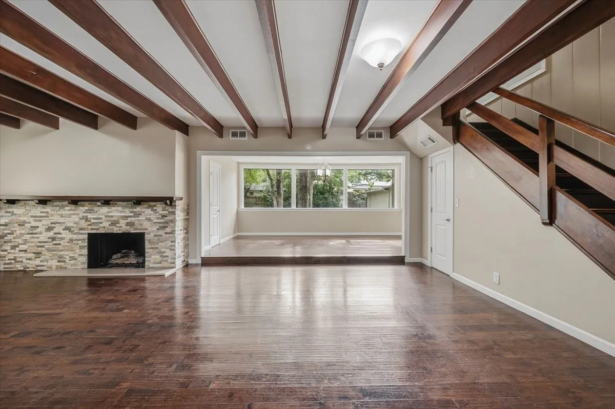 Single Family Residence For Rent in Tarrant County , 401 N Bailey Avenue, Fort Worth, Texas 76107, 4 Bedroom, 3 Bathroom, Garage spaces, 3,633 Sqft, built in 1946, mls#21382573, Real Estate Agent in Fort Worth, Homes For Rent in Tarrant county, Homes For Rent in Fort Worth, Realtor in Fort Worth Texas, Real Estate Brokerage Independent Realty Texas, Luminita Cordes Realtor