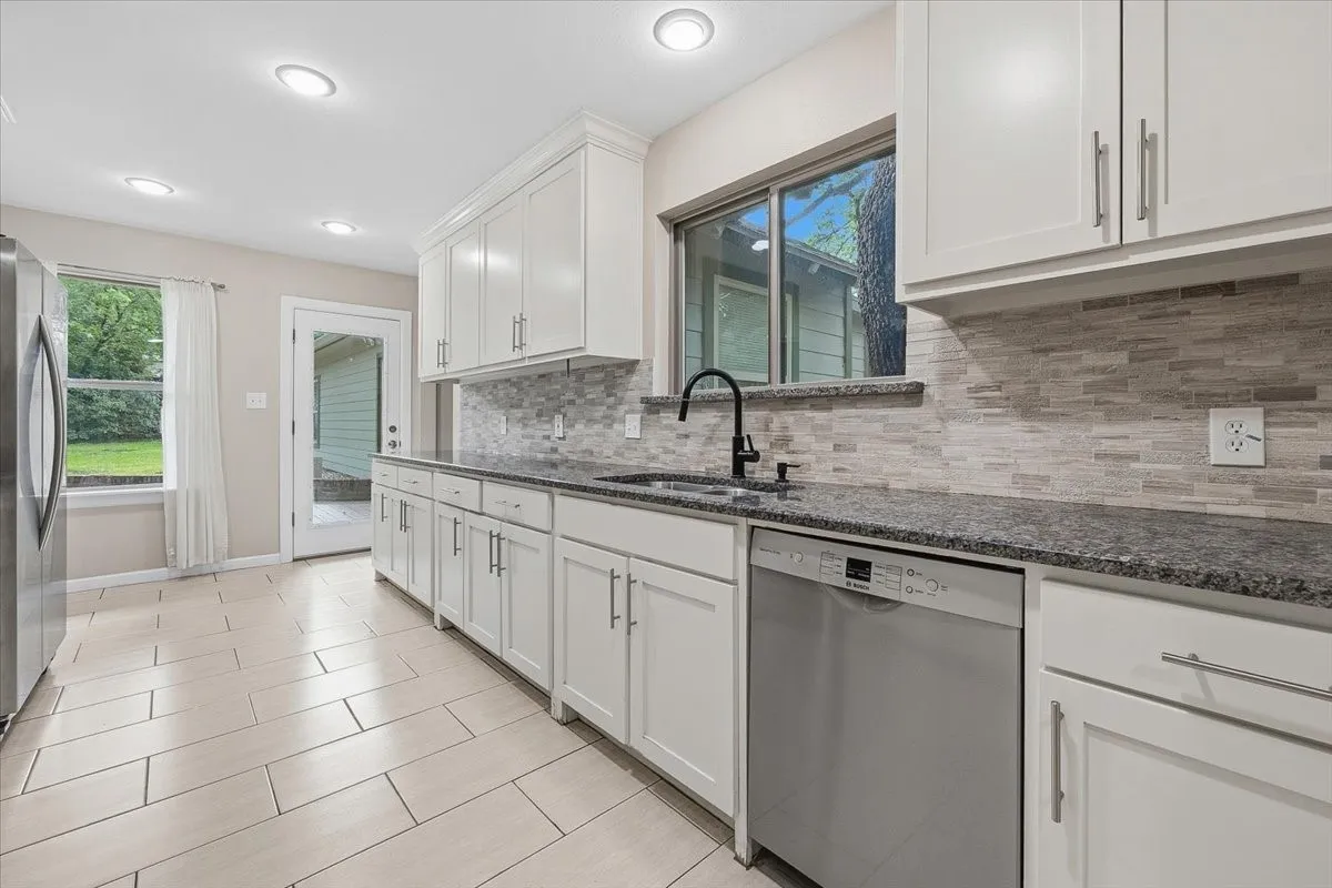 Single Family Residence For Rent in Tarrant County , 401 N Bailey Avenue, Fort Worth, Texas 76107, 4 Bedroom, 3 Bathroom, Garage spaces, 3,633 Sqft, built in 1946, mls#21382573, Real Estate Agent in Fort Worth, Homes For Rent in Tarrant county, Homes For Rent in Fort Worth, Realtor in Fort Worth Texas, Real Estate Brokerage Independent Realty Texas, Luminita Cordes Realtor