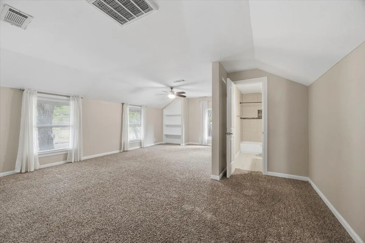 Single Family Residence For Rent in Tarrant County , 401 N Bailey Avenue, Fort Worth, Texas 76107, 4 Bedroom, 3 Bathroom, Garage spaces, 3,633 Sqft, built in 1946, mls#21382573, Real Estate Agent in Fort Worth, Homes For Rent in Tarrant county, Homes For Rent in Fort Worth, Realtor in Fort Worth Texas, Real Estate Brokerage Independent Realty Texas, Luminita Cordes Realtor