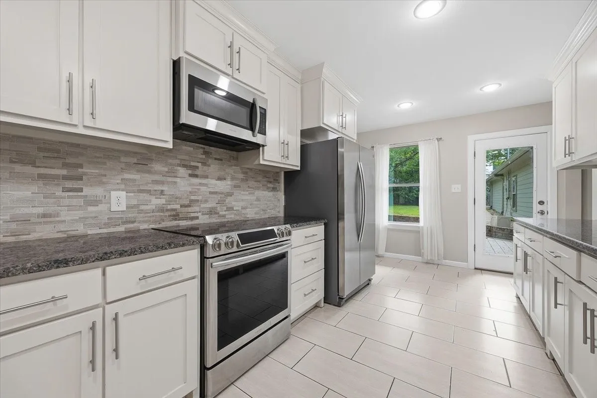 Single Family Residence For Rent in Tarrant County , 401 N Bailey Avenue, Fort Worth, Texas 76107, 4 Bedroom, 3 Bathroom, Garage spaces, 3,633 Sqft, built in 1946, mls#21382573, Real Estate Agent in Fort Worth, Homes For Rent in Tarrant county, Homes For Rent in Fort Worth, Realtor in Fort Worth Texas, Real Estate Brokerage Independent Realty Texas, Luminita Cordes Realtor
