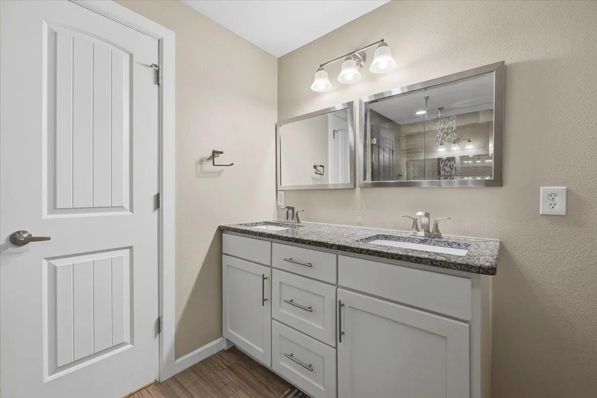 Single Family Residence For Rent in Tarrant County , 401 N Bailey Avenue, Fort Worth, Texas 76107, 4 Bedroom, 3 Bathroom, Garage spaces, 3,633 Sqft, built in 1946, mls#21382573, Real Estate Agent in Fort Worth, Homes For Rent in Tarrant county, Homes For Rent in Fort Worth, Realtor in Fort Worth Texas, Real Estate Brokerage Independent Realty Texas, Luminita Cordes Realtor