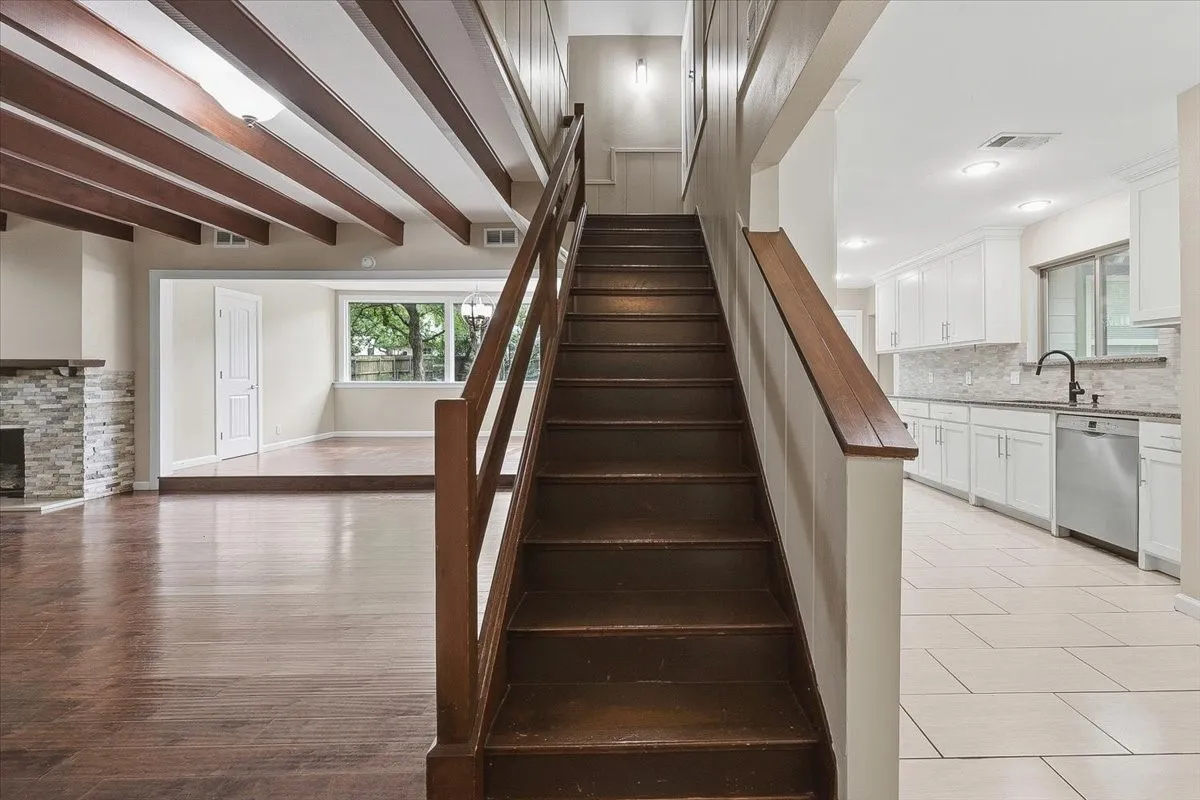 Single Family Residence For Rent in Tarrant County , 401 N Bailey Avenue, Fort Worth, Texas 76107, 4 Bedroom, 3 Bathroom, Garage spaces, 3,633 Sqft, built in 1946, mls#21382573, Real Estate Agent in Fort Worth, Homes For Rent in Tarrant county, Homes For Rent in Fort Worth, Realtor in Fort Worth Texas, Real Estate Brokerage Independent Realty Texas, Luminita Cordes Realtor