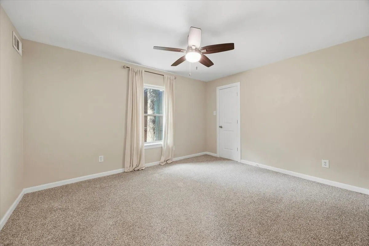 Single Family Residence For Rent in Tarrant County , 401 N Bailey Avenue, Fort Worth, Texas 76107, 4 Bedroom, 3 Bathroom, Garage spaces, 3,633 Sqft, built in 1946, mls#21382573, Real Estate Agent in Fort Worth, Homes For Rent in Tarrant county, Homes For Rent in Fort Worth, Realtor in Fort Worth Texas, Real Estate Brokerage Independent Realty Texas, Luminita Cordes Realtor