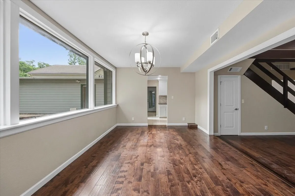 Single Family Residence For Rent in Tarrant County , 401 N Bailey Avenue, Fort Worth, Texas 76107, 4 Bedroom, 3 Bathroom, Garage spaces, 3,633 Sqft, built in 1946, mls#21382573, Real Estate Agent in Fort Worth, Homes For Rent in Tarrant county, Homes For Rent in Fort Worth, Realtor in Fort Worth Texas, Real Estate Brokerage Independent Realty Texas, Luminita Cordes Realtor
