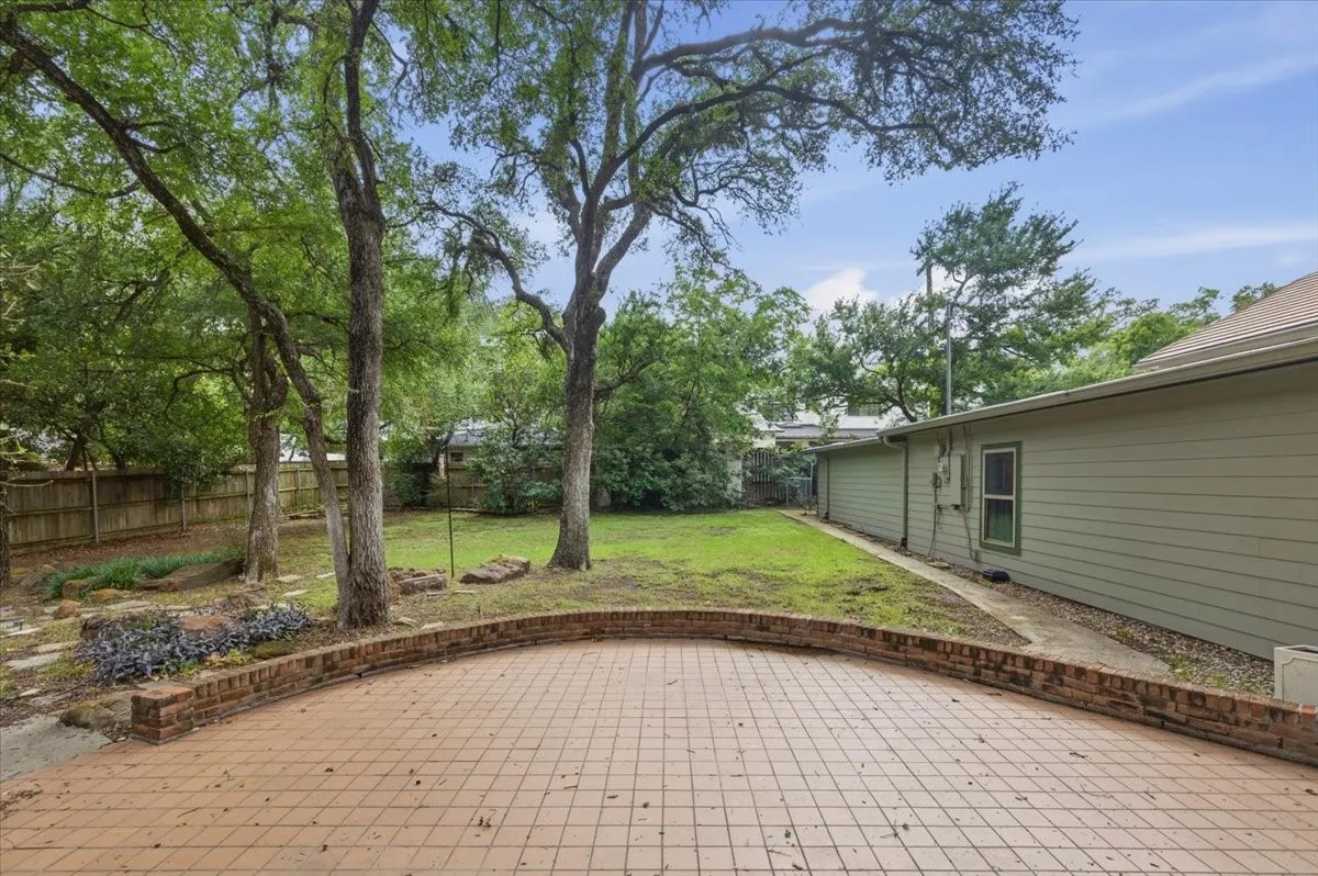 Single Family Residence For Rent in Tarrant County , 401 N Bailey Avenue, Fort Worth, Texas 76107, 4 Bedroom, 3 Bathroom, Garage spaces, 3,633 Sqft, built in 1946, mls#21382573, Real Estate Agent in Fort Worth, Homes For Rent in Tarrant county, Homes For Rent in Fort Worth, Realtor in Fort Worth Texas, Real Estate Brokerage Independent Realty Texas, Luminita Cordes Realtor