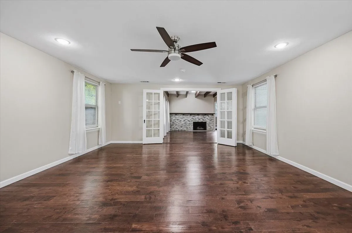 Single Family Residence For Rent in Tarrant County , 401 N Bailey Avenue, Fort Worth, Texas 76107, 4 Bedroom, 3 Bathroom, Garage spaces, 3,633 Sqft, built in 1946, mls#21382573, Real Estate Agent in Fort Worth, Homes For Rent in Tarrant county, Homes For Rent in Fort Worth, Realtor in Fort Worth Texas, Real Estate Brokerage Independent Realty Texas, Luminita Cordes Realtor