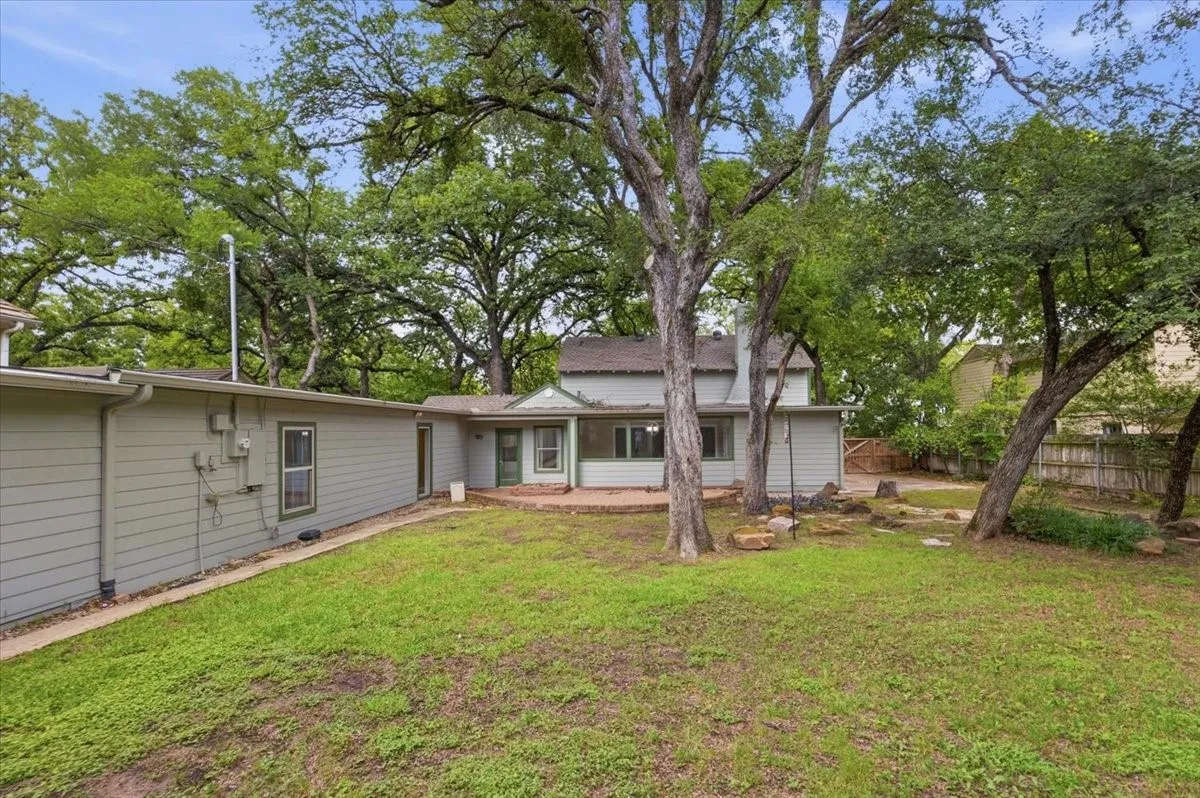 Single Family Residence For Rent in Tarrant County , 401 N Bailey Avenue, Fort Worth, Texas 76107, 4 Bedroom, 3 Bathroom, Garage spaces, 3,633 Sqft, built in 1946, mls#21382573, Real Estate Agent in Fort Worth, Homes For Rent in Tarrant county, Homes For Rent in Fort Worth, Realtor in Fort Worth Texas, Real Estate Brokerage Independent Realty Texas, Luminita Cordes Realtor