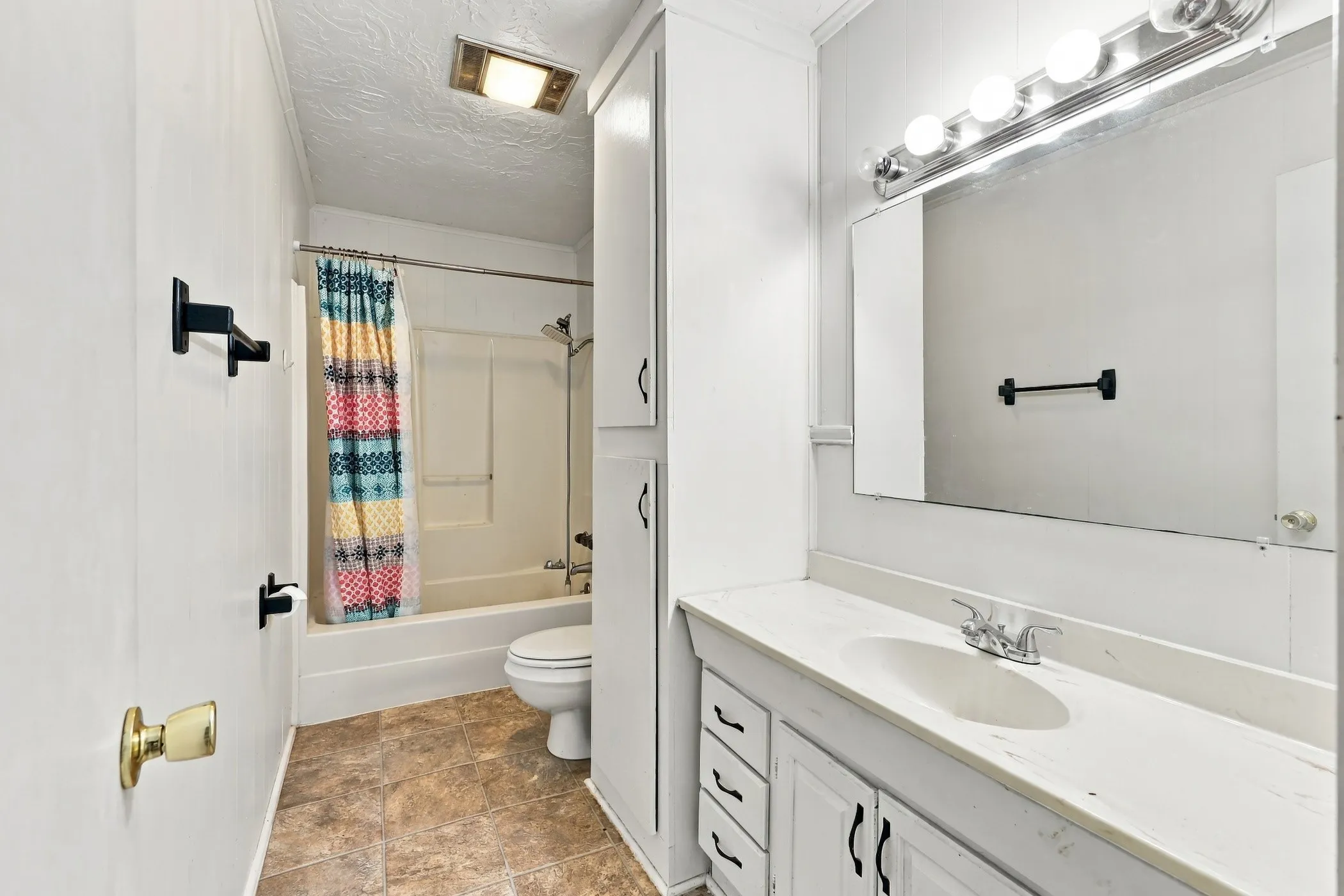 Single Family Residence For Sale in Anderson County , 3357 E Fm 323, Palestine, Texas 75801, 4 Bedroom, 2 Bathroom, Garage spaces, 2,430 Sqft, built in 1975, mls#21384775, Real Estate Agent in Palestine, Homes For Sale in Anderson county, Homes For Sale in Palestine, Realtor in Palestine Texas, Real Estate Brokerage Independent Realty Texas, Luminita Cordes Realtor