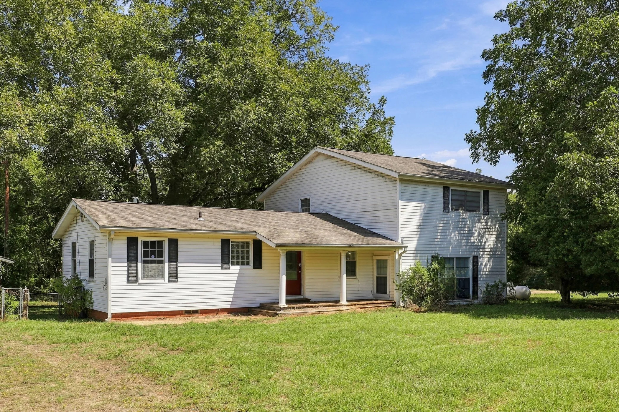 Single Family Residence For Sale in Anderson County , 3357 E Fm 323, Palestine, Texas 75801, 4 Bedroom, 2 Bathroom, Garage spaces, 2,430 Sqft, built in 1975, mls#21384775, Real Estate Agent in Palestine, Homes For Sale in Anderson county, Homes For Sale in Palestine, Realtor in Palestine Texas, Real Estate Brokerage Independent Realty Texas, Luminita Cordes Realtor
