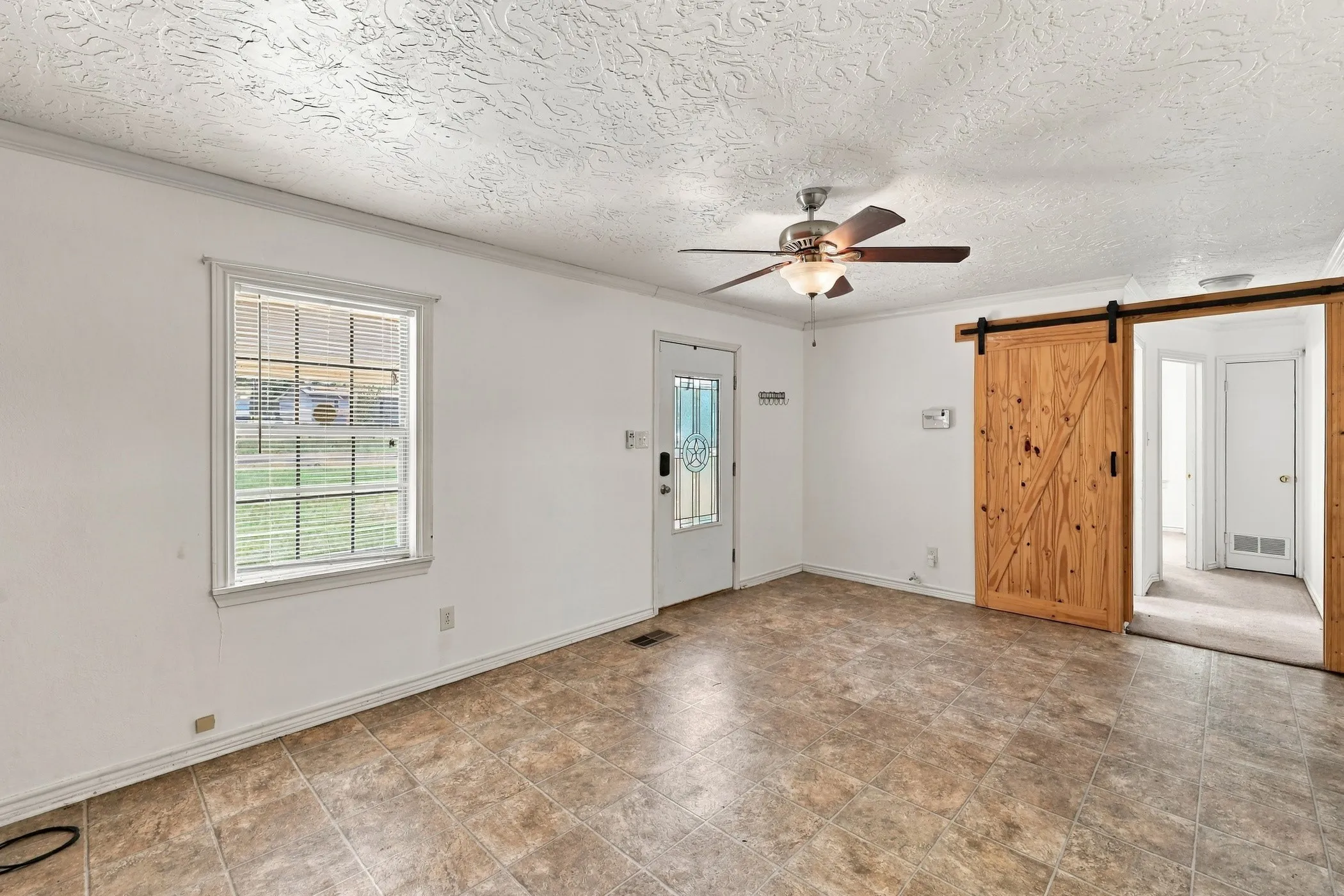 Single Family Residence For Sale in Anderson County , 3357 E Fm 323, Palestine, Texas 75801, 4 Bedroom, 2 Bathroom, Garage spaces, 2,430 Sqft, built in 1975, mls#21384775, Real Estate Agent in Palestine, Homes For Sale in Anderson county, Homes For Sale in Palestine, Realtor in Palestine Texas, Real Estate Brokerage Independent Realty Texas, Luminita Cordes Realtor