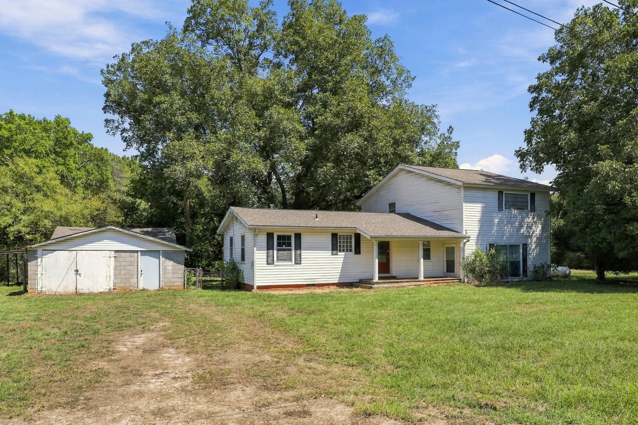 Single Family Residence For Sale in Anderson County , 3357 E Fm 323, Palestine, Texas 75801, 4 Bedroom, 2 Bathroom, Garage spaces, 2,430 Sqft, built in 1975, mls#21384775, Real Estate Agent in Palestine, Homes For Sale in Anderson county, Homes For Sale in Palestine, Realtor in Palestine Texas, Real Estate Brokerage Independent Realty Texas, Luminita Cordes Realtor