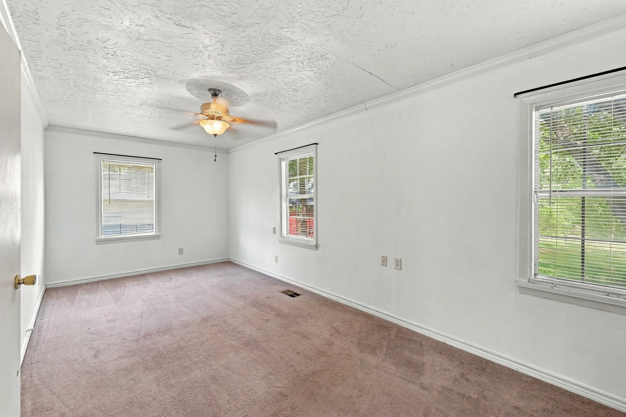 Single Family Residence For Sale in Anderson County , 3357 E Fm 323, Palestine, Texas 75801, 4 Bedroom, 2 Bathroom, Garage spaces, 2,430 Sqft, built in 1975, mls#21384775, Real Estate Agent in Palestine, Homes For Sale in Anderson county, Homes For Sale in Palestine, Realtor in Palestine Texas, Real Estate Brokerage Independent Realty Texas, Luminita Cordes Realtor