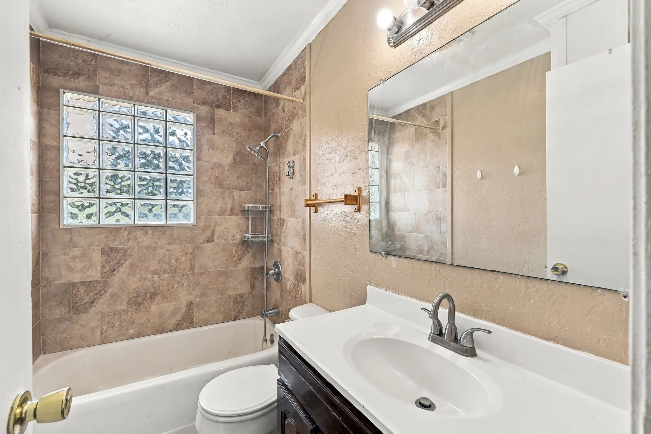 Single Family Residence For Sale in Anderson County , 3357 E Fm 323, Palestine, Texas 75801, 4 Bedroom, 2 Bathroom, Garage spaces, 2,430 Sqft, built in 1975, mls#21384775, Real Estate Agent in Palestine, Homes For Sale in Anderson county, Homes For Sale in Palestine, Realtor in Palestine Texas, Real Estate Brokerage Independent Realty Texas, Luminita Cordes Realtor