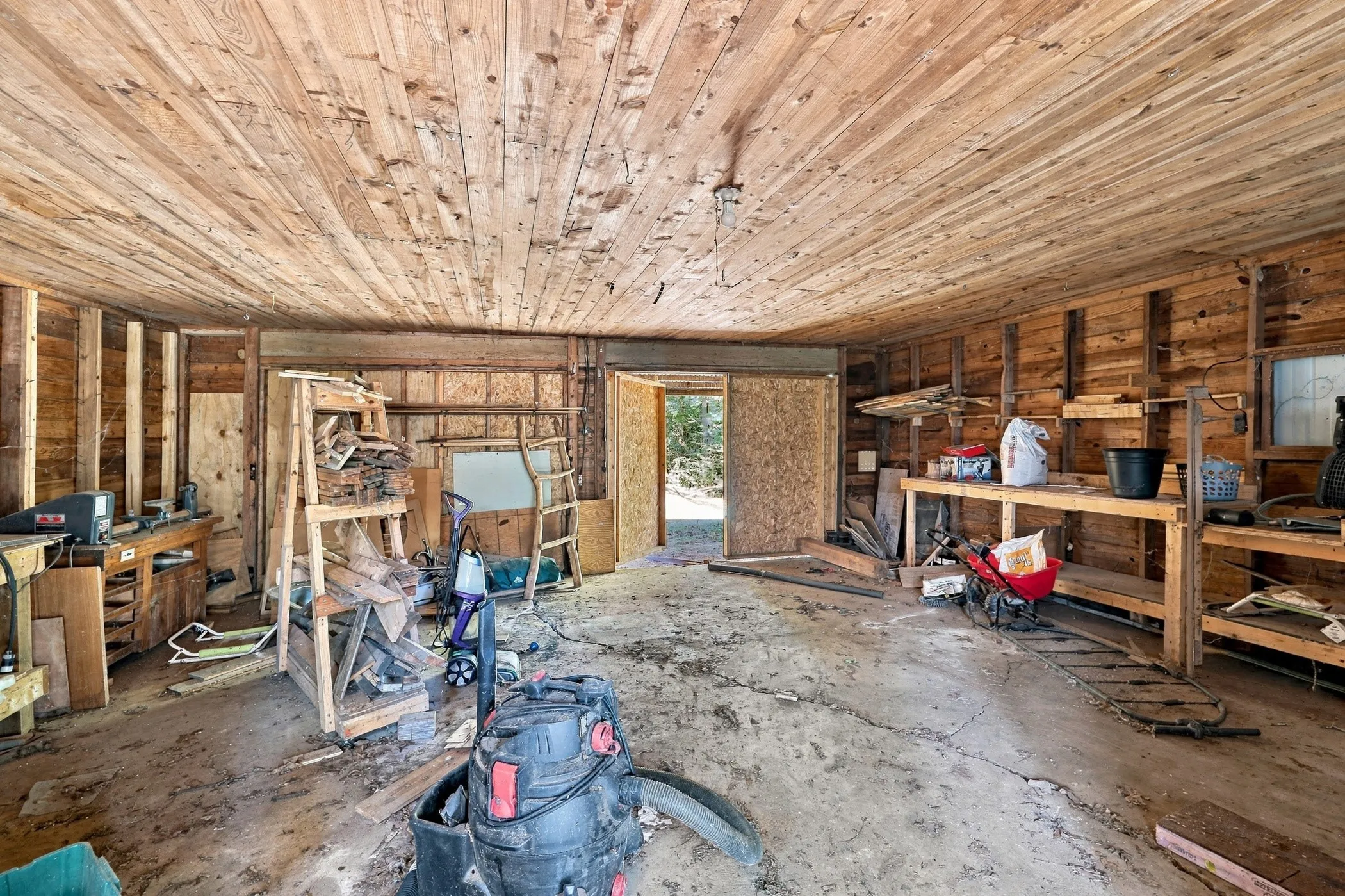 Single Family Residence For Sale in Anderson County , 3357 E Fm 323, Palestine, Texas 75801, 4 Bedroom, 2 Bathroom, Garage spaces, 2,430 Sqft, built in 1975, mls#21384775, Real Estate Agent in Palestine, Homes For Sale in Anderson county, Homes For Sale in Palestine, Realtor in Palestine Texas, Real Estate Brokerage Independent Realty Texas, Luminita Cordes Realtor