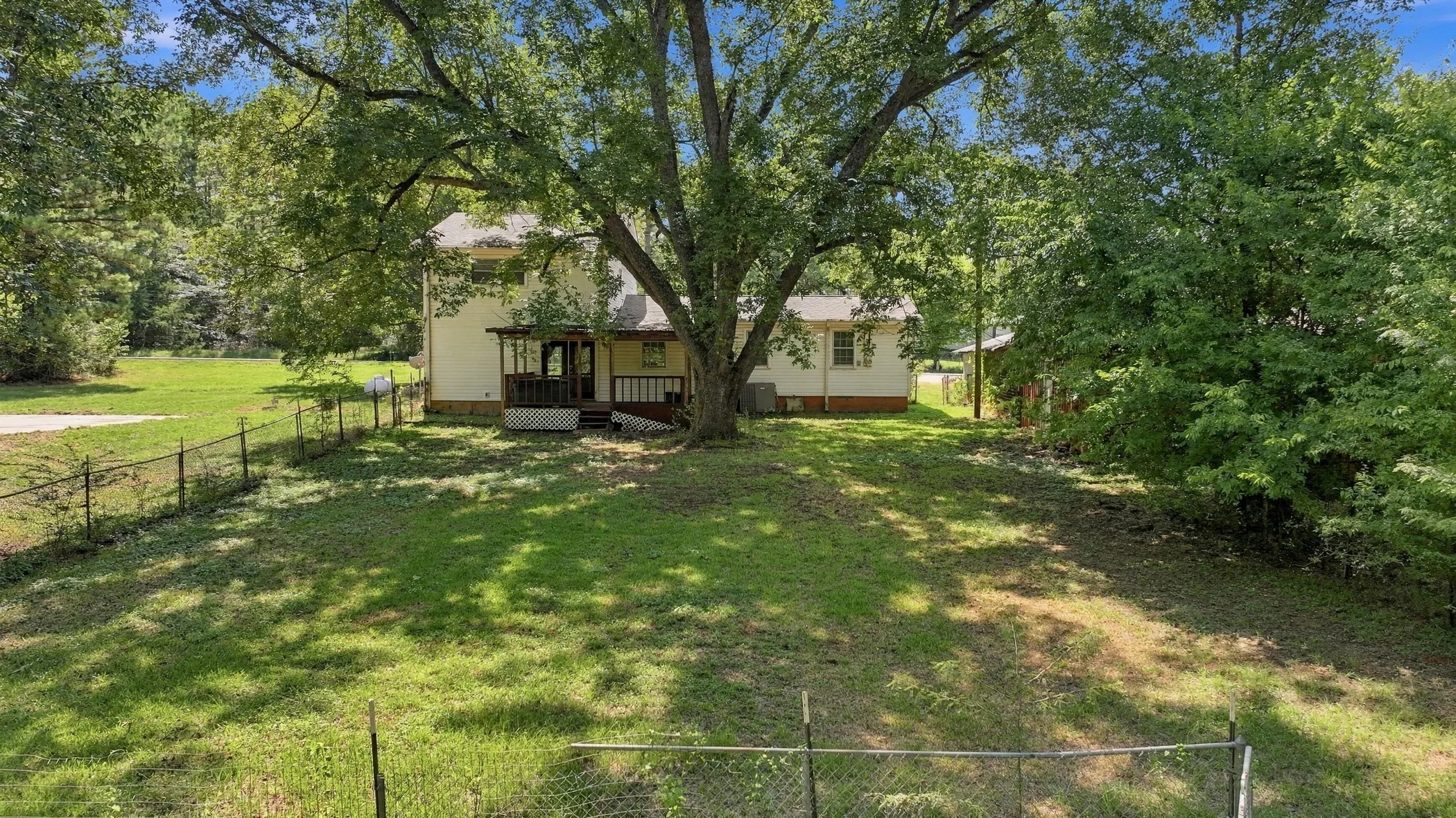 Single Family Residence For Sale in Anderson County , 3357 E Fm 323, Palestine, Texas 75801, 4 Bedroom, 2 Bathroom, Garage spaces, 2,430 Sqft, built in 1975, mls#21384775, Real Estate Agent in Palestine, Homes For Sale in Anderson county, Homes For Sale in Palestine, Realtor in Palestine Texas, Real Estate Brokerage Independent Realty Texas, Luminita Cordes Realtor