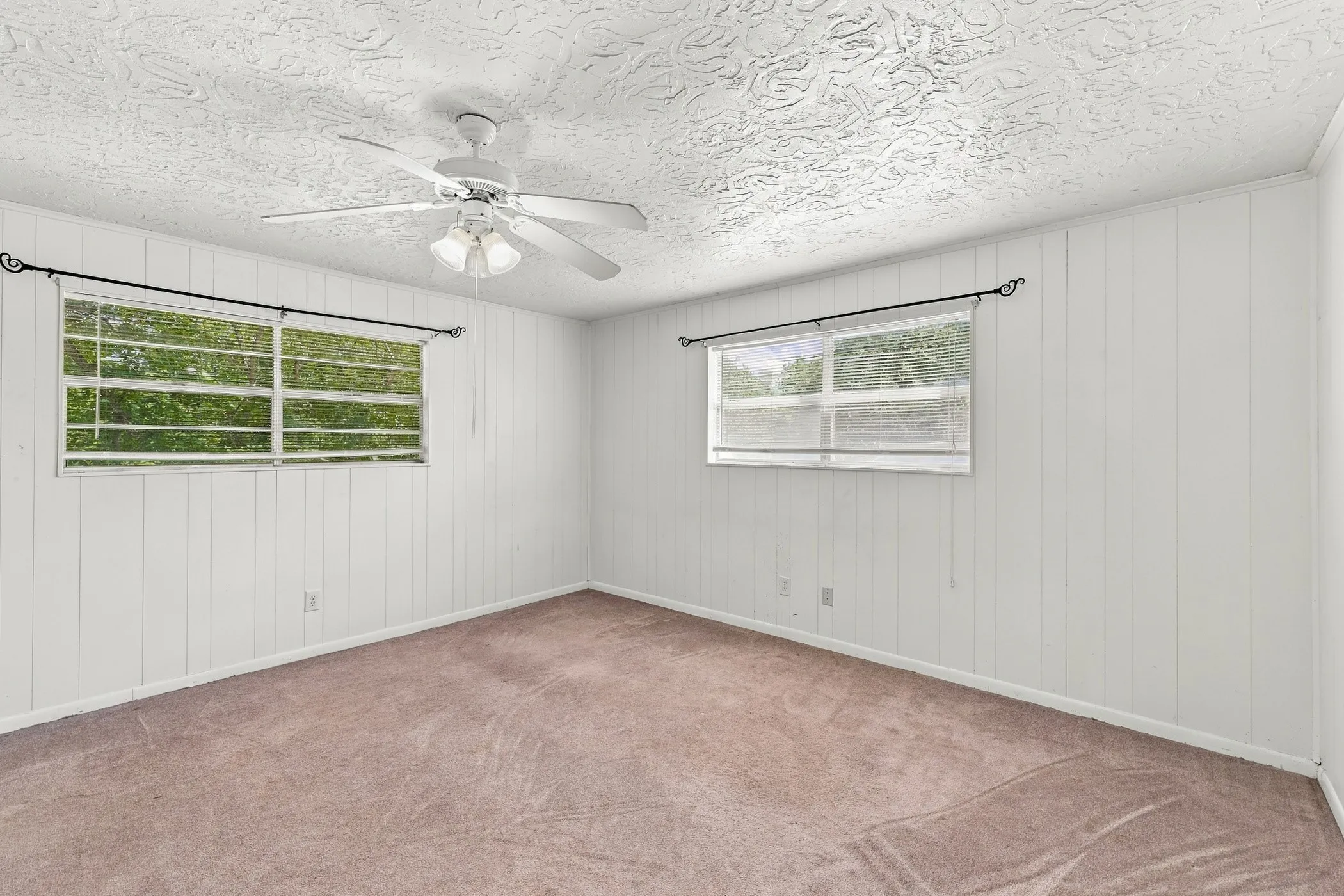 Single Family Residence For Sale in Anderson County , 3357 E Fm 323, Palestine, Texas 75801, 4 Bedroom, 2 Bathroom, Garage spaces, 2,430 Sqft, built in 1975, mls#21384775, Real Estate Agent in Palestine, Homes For Sale in Anderson county, Homes For Sale in Palestine, Realtor in Palestine Texas, Real Estate Brokerage Independent Realty Texas, Luminita Cordes Realtor