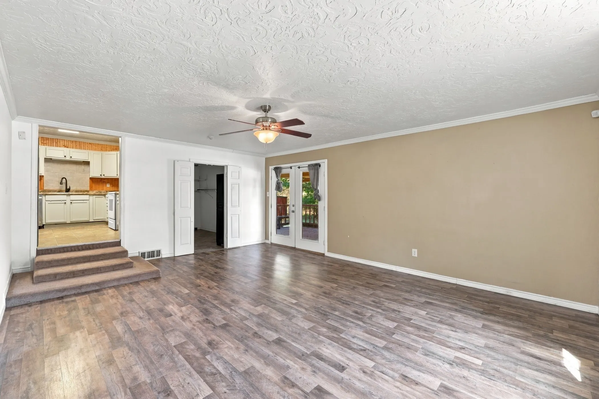 Single Family Residence For Sale in Anderson County , 3357 E Fm 323, Palestine, Texas 75801, 4 Bedroom, 2 Bathroom, Garage spaces, 2,430 Sqft, built in 1975, mls#21384775, Real Estate Agent in Palestine, Homes For Sale in Anderson county, Homes For Sale in Palestine, Realtor in Palestine Texas, Real Estate Brokerage Independent Realty Texas, Luminita Cordes Realtor