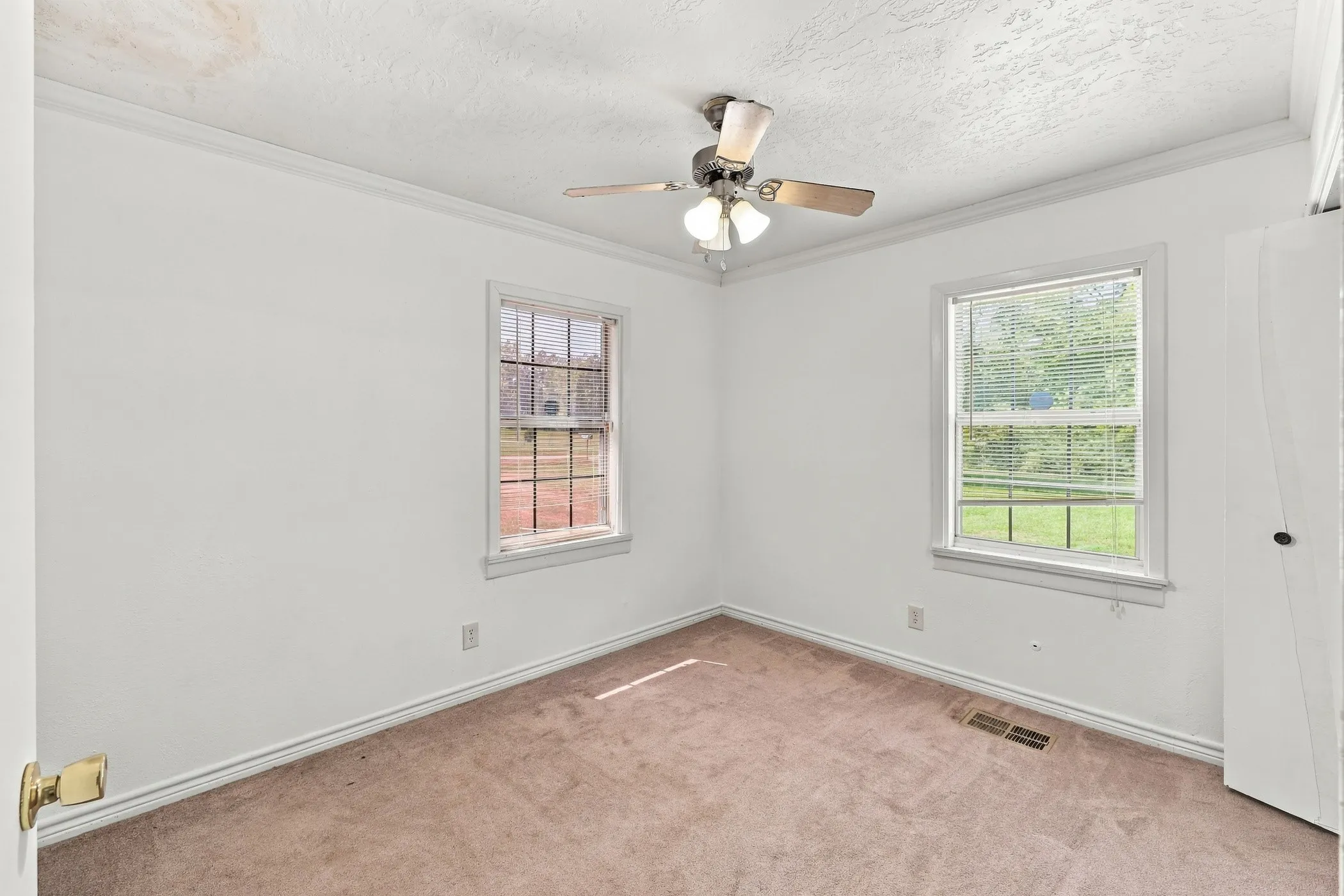 Single Family Residence For Sale in Anderson County , 3357 E Fm 323, Palestine, Texas 75801, 4 Bedroom, 2 Bathroom, Garage spaces, 2,430 Sqft, built in 1975, mls#21384775, Real Estate Agent in Palestine, Homes For Sale in Anderson county, Homes For Sale in Palestine, Realtor in Palestine Texas, Real Estate Brokerage Independent Realty Texas, Luminita Cordes Realtor