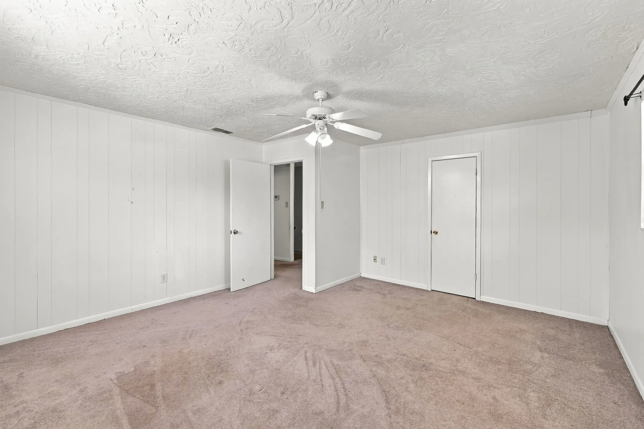 Single Family Residence For Sale in Anderson County , 3357 E Fm 323, Palestine, Texas 75801, 4 Bedroom, 2 Bathroom, Garage spaces, 2,430 Sqft, built in 1975, mls#21384775, Real Estate Agent in Palestine, Homes For Sale in Anderson county, Homes For Sale in Palestine, Realtor in Palestine Texas, Real Estate Brokerage Independent Realty Texas, Luminita Cordes Realtor