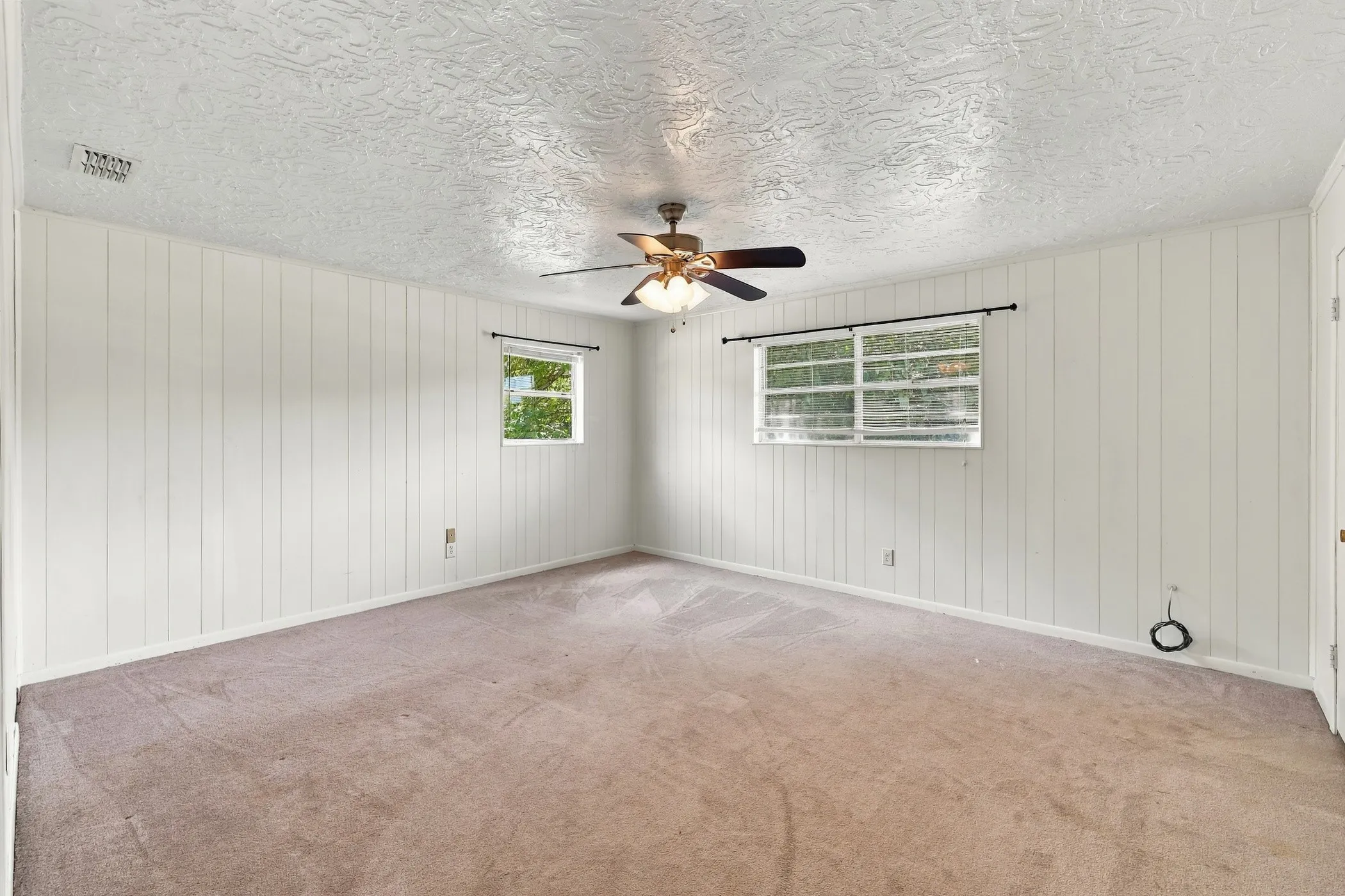 Single Family Residence For Sale in Anderson County , 3357 E Fm 323, Palestine, Texas 75801, 4 Bedroom, 2 Bathroom, Garage spaces, 2,430 Sqft, built in 1975, mls#21384775, Real Estate Agent in Palestine, Homes For Sale in Anderson county, Homes For Sale in Palestine, Realtor in Palestine Texas, Real Estate Brokerage Independent Realty Texas, Luminita Cordes Realtor