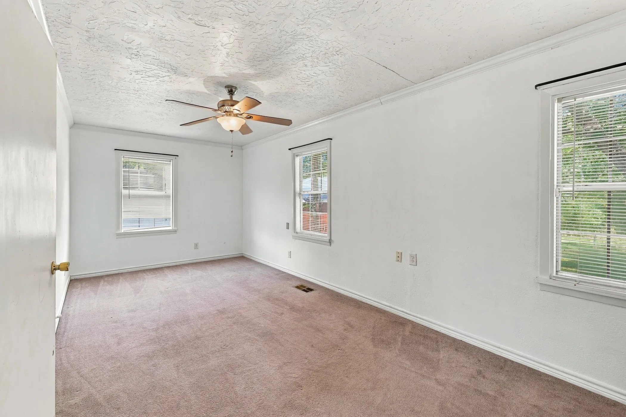 Single Family Residence For Sale in Anderson County , 3357 E Fm 323, Palestine, Texas 75801, 4 Bedroom, 2 Bathroom, Garage spaces, 2,430 Sqft, built in 1975, mls#21384775, Real Estate Agent in Palestine, Homes For Sale in Anderson county, Homes For Sale in Palestine, Realtor in Palestine Texas, Real Estate Brokerage Independent Realty Texas, Luminita Cordes Realtor