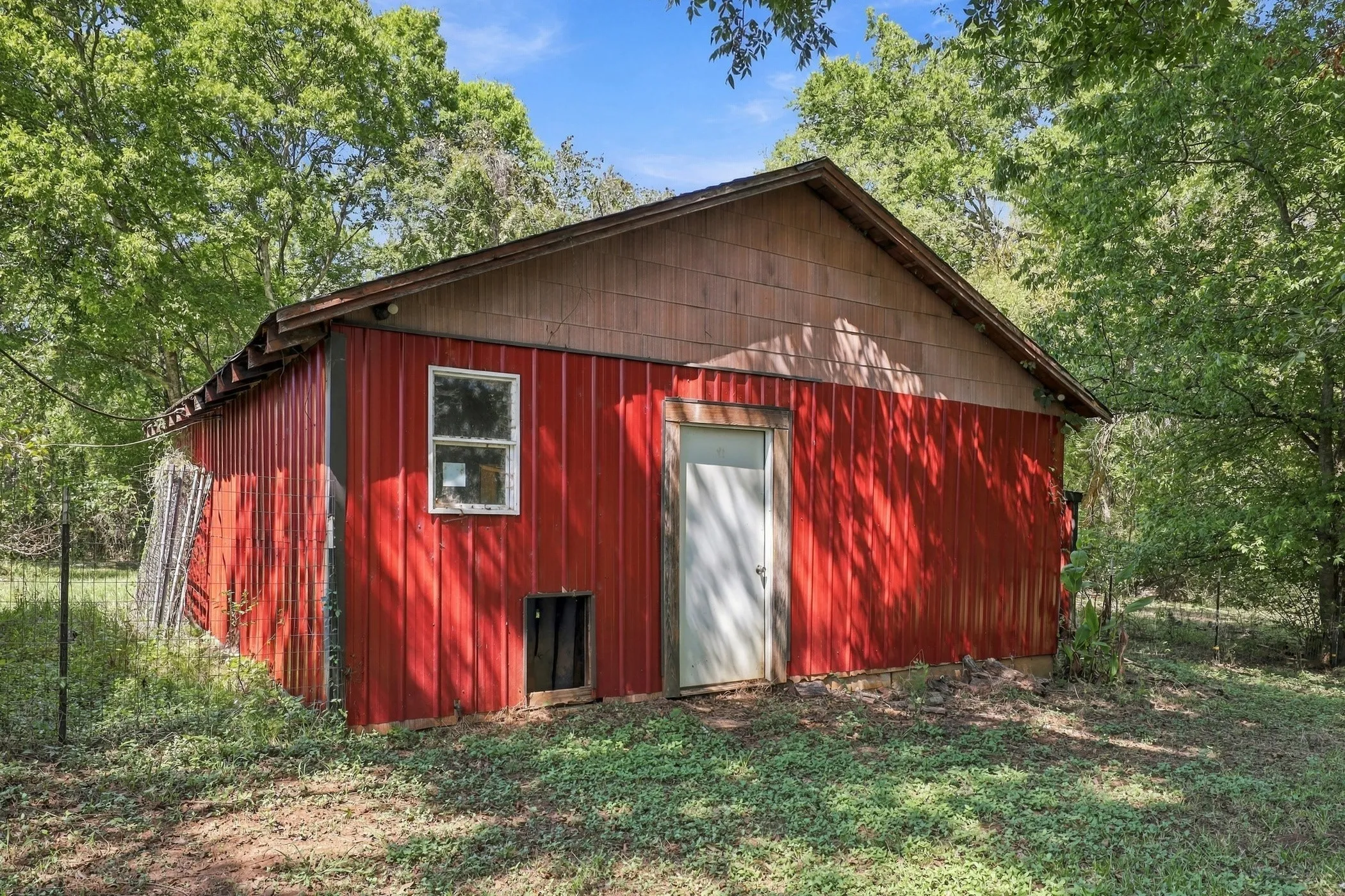 Single Family Residence For Sale in Anderson County , 3357 E Fm 323, Palestine, Texas 75801, 4 Bedroom, 2 Bathroom, Garage spaces, 2,430 Sqft, built in 1975, mls#21384775, Real Estate Agent in Palestine, Homes For Sale in Anderson county, Homes For Sale in Palestine, Realtor in Palestine Texas, Real Estate Brokerage Independent Realty Texas, Luminita Cordes Realtor