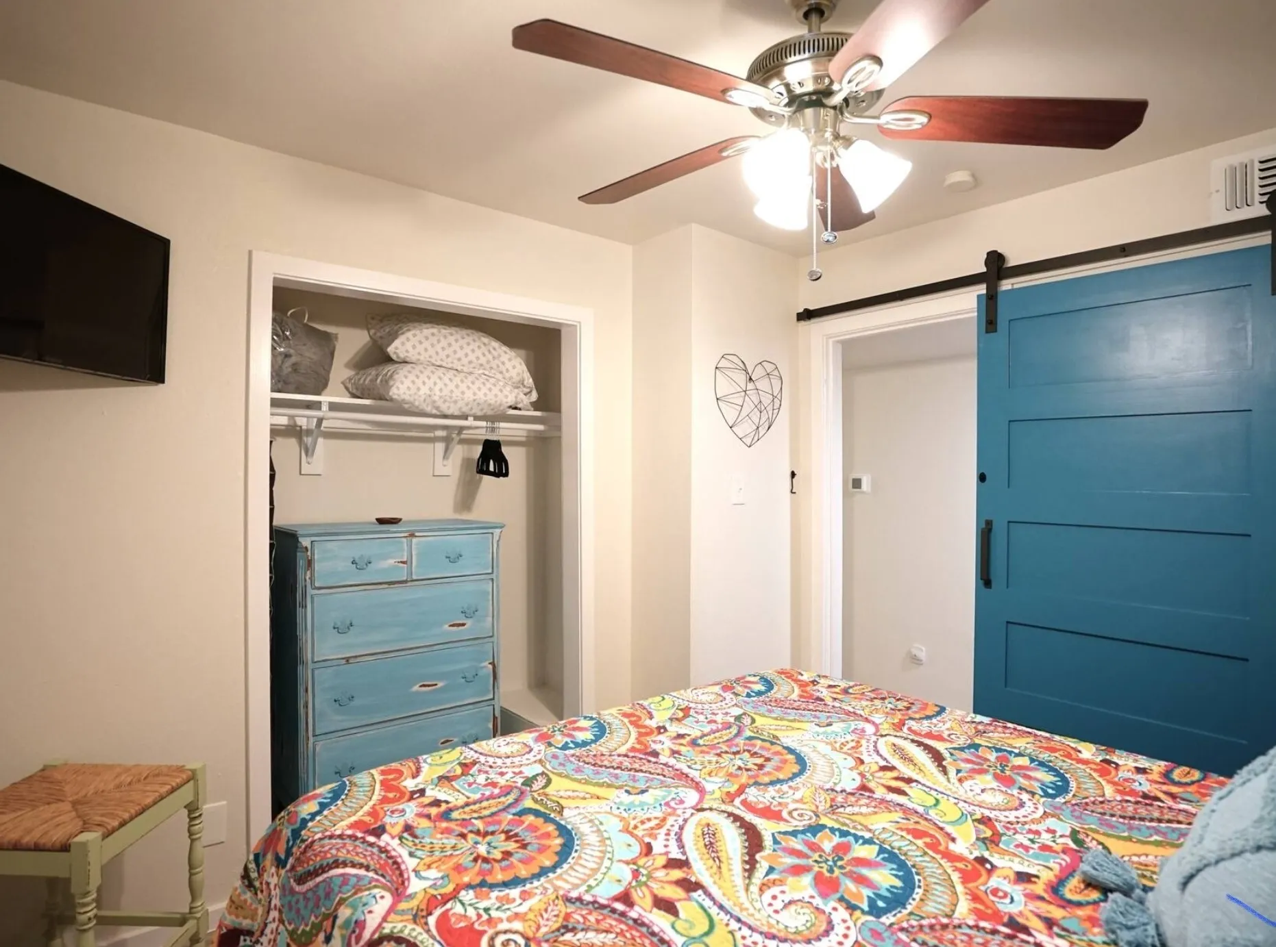 Single Family Residence For Rent in Tarrant County , 610 Jones Street, Euless, Texas 76040, 3 Bedroom, 2 Bathroom, 2 Garage spaces, 1,188 Sqft, built in 1961, mls#21385123, Real Estate Agent in Euless, Homes For Rent in Tarrant county, Homes For Rent in Euless, Realtor in Euless Texas, Real Estate Brokerage Independent Realty Texas, Luminita Cordes Realtor