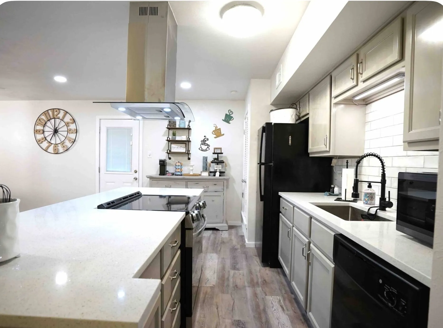Single Family Residence For Rent in Tarrant County , 610 Jones Street, Euless, Texas 76040, 3 Bedroom, 2 Bathroom, 2 Garage spaces, 1,188 Sqft, built in 1961, mls#21385123, Real Estate Agent in Euless, Homes For Rent in Tarrant county, Homes For Rent in Euless, Realtor in Euless Texas, Real Estate Brokerage Independent Realty Texas, Luminita Cordes Realtor