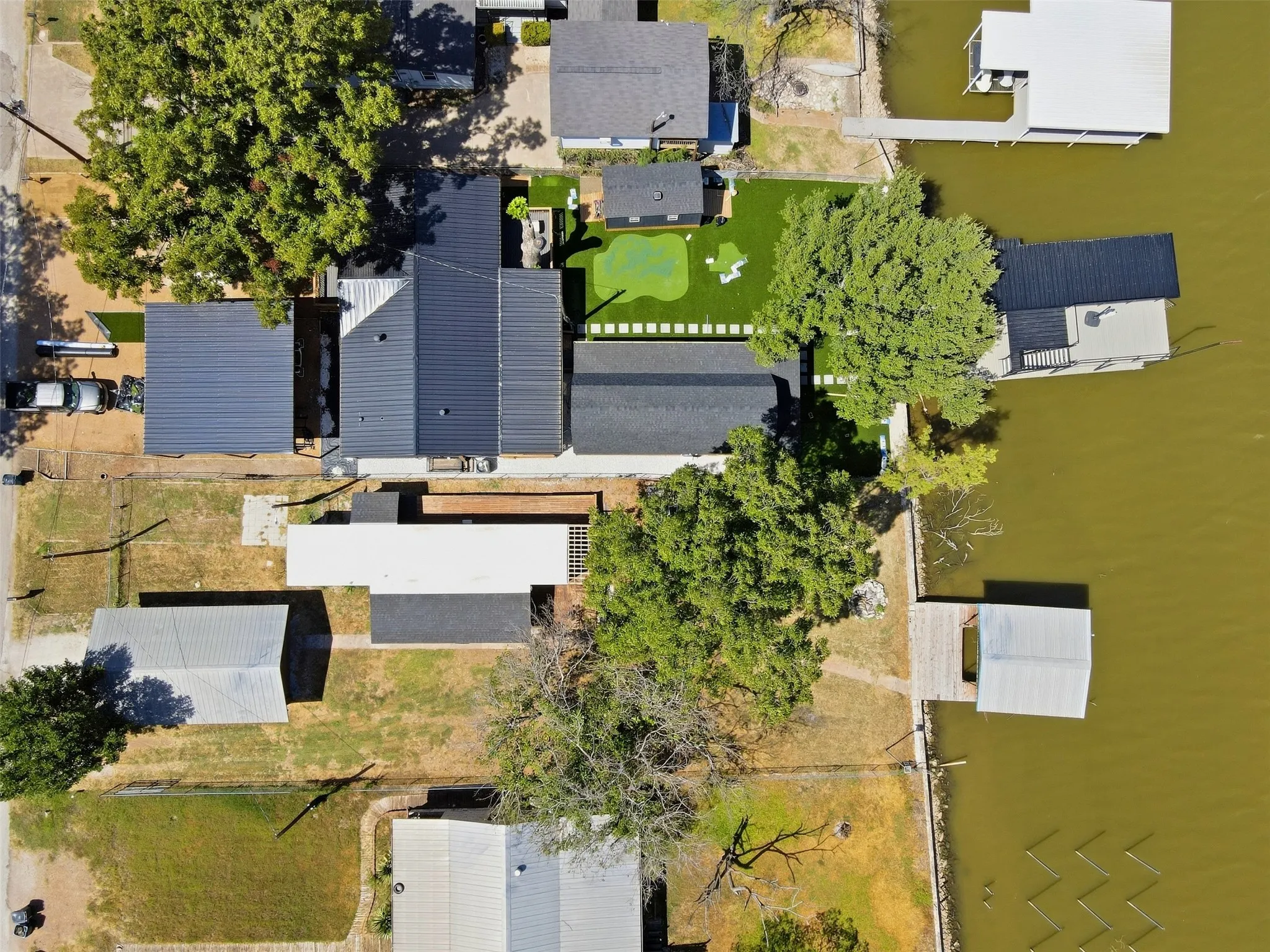 Manufactured Home For Sale in Hood County , 3613 Pecan Grove Court, Granbury, Texas 76048, 1 Bedroom, 1 Bathroom, 2 Garage spaces, 672 Sqft, built in 1970, mls#21385125, Real Estate Agent in Granbury, Homes For Sale in Hood county, Homes For Sale in Granbury, Realtor in Granbury Texas, Real Estate Brokerage Independent Realty Texas, Luminita Cordes Realtor