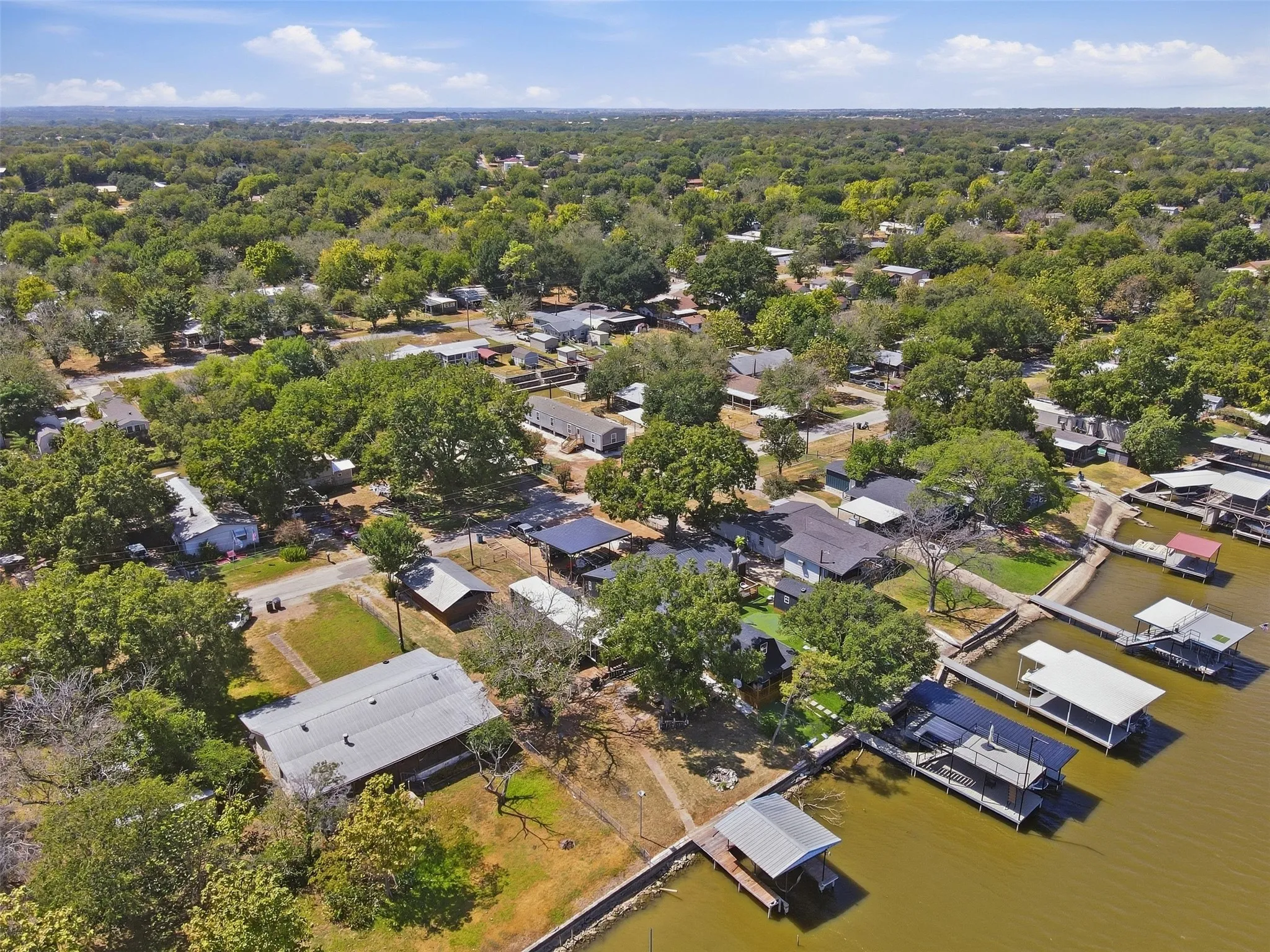 Manufactured Home For Sale in Hood County , 3613 Pecan Grove Court, Granbury, Texas 76048, 1 Bedroom, 1 Bathroom, 2 Garage spaces, 672 Sqft, built in 1970, mls#21385125, Real Estate Agent in Granbury, Homes For Sale in Hood county, Homes For Sale in Granbury, Realtor in Granbury Texas, Real Estate Brokerage Independent Realty Texas, Luminita Cordes Realtor