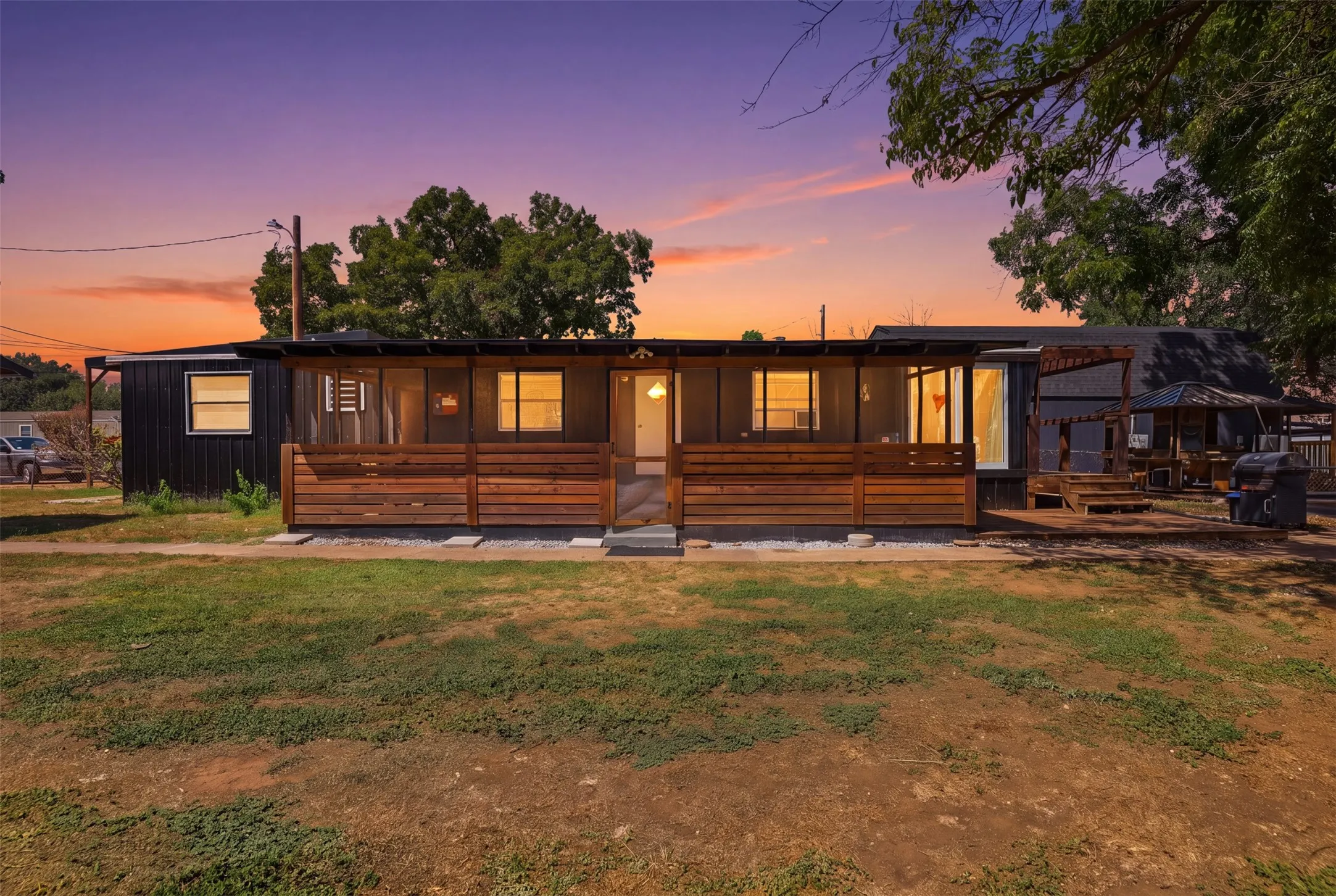 Manufactured Home For Sale in Hood County , 3613 Pecan Grove Court, Granbury, Texas 76048, 1 Bedroom, 1 Bathroom, 2 Garage spaces, 672 Sqft, built in 1970, mls#21385125, Real Estate Agent in Granbury, Homes For Sale in Hood county, Homes For Sale in Granbury, Realtor in Granbury Texas, Real Estate Brokerage Independent Realty Texas, Luminita Cordes Realtor