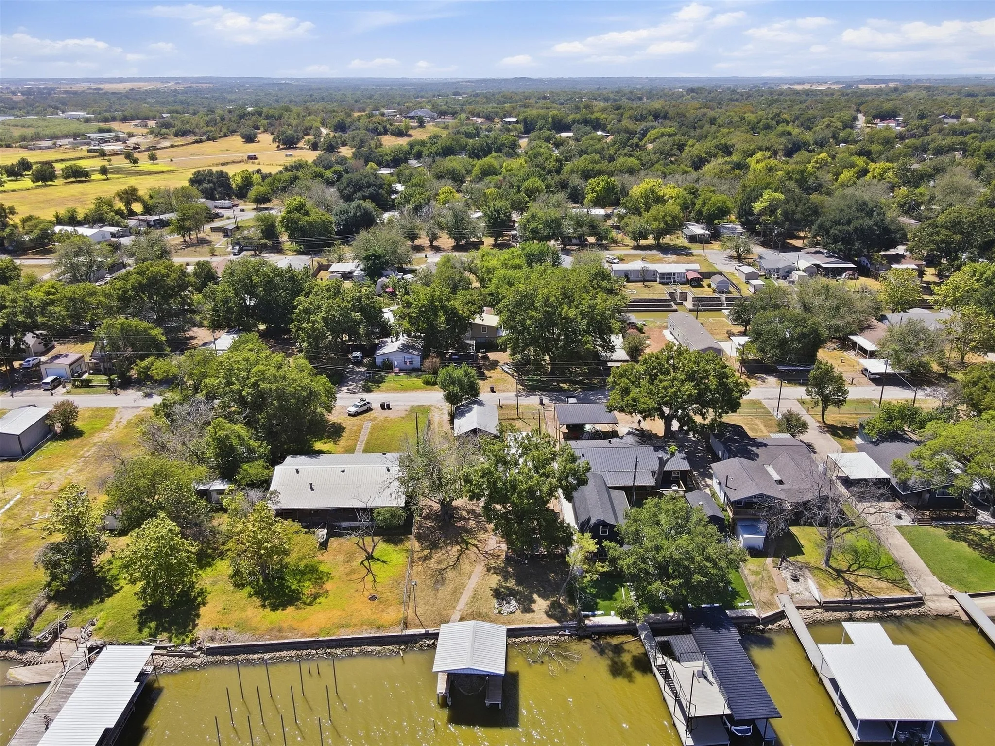 Manufactured Home For Sale in Hood County , 3613 Pecan Grove Court, Granbury, Texas 76048, 1 Bedroom, 1 Bathroom, 2 Garage spaces, 672 Sqft, built in 1970, mls#21385125, Real Estate Agent in Granbury, Homes For Sale in Hood county, Homes For Sale in Granbury, Realtor in Granbury Texas, Real Estate Brokerage Independent Realty Texas, Luminita Cordes Realtor