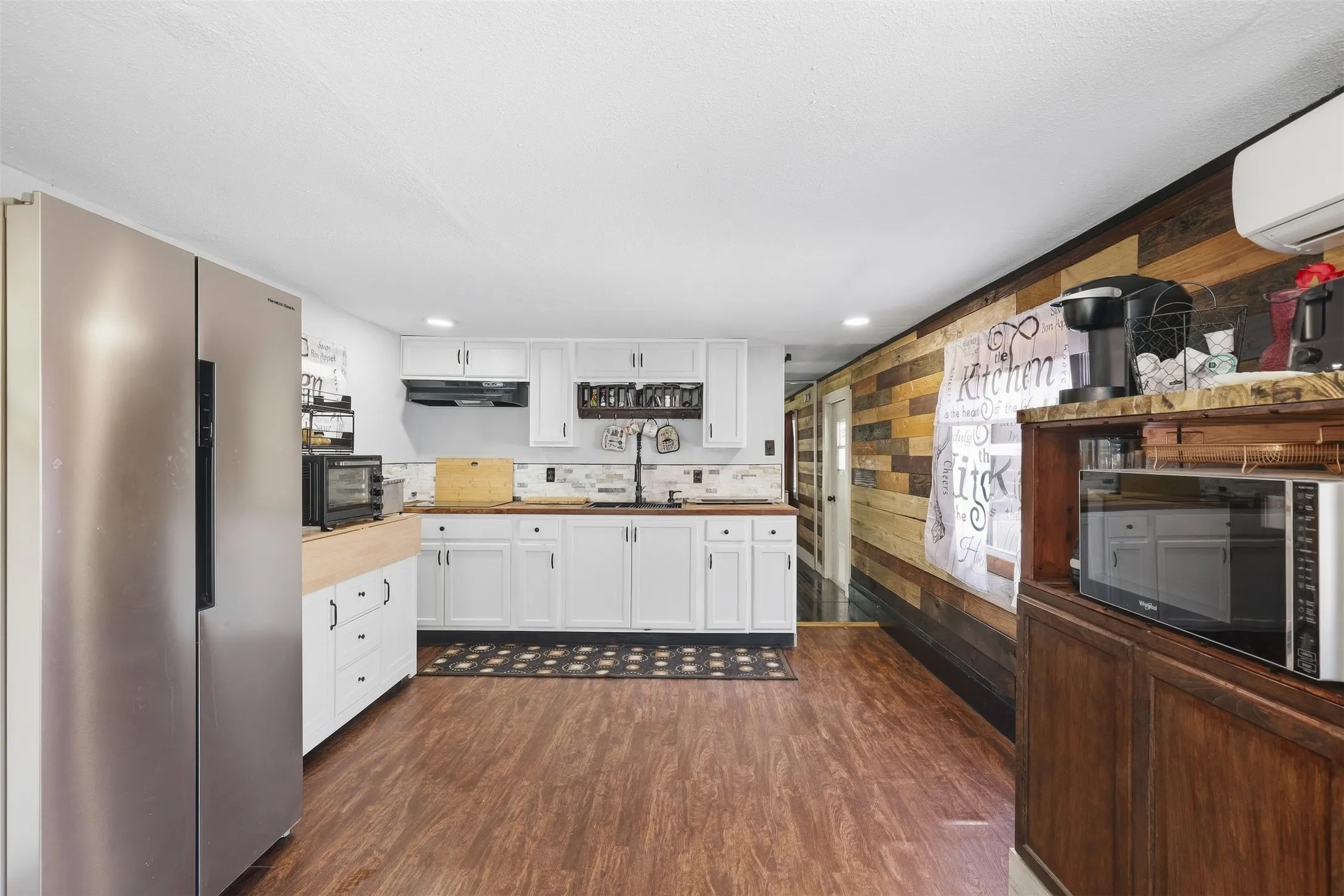 Manufactured Home For Sale in Hood County , 3613 Pecan Grove Court, Granbury, Texas 76048, 1 Bedroom, 1 Bathroom, 2 Garage spaces, 672 Sqft, built in 1970, mls#21385125, Real Estate Agent in Granbury, Homes For Sale in Hood county, Homes For Sale in Granbury, Realtor in Granbury Texas, Real Estate Brokerage Independent Realty Texas, Luminita Cordes Realtor