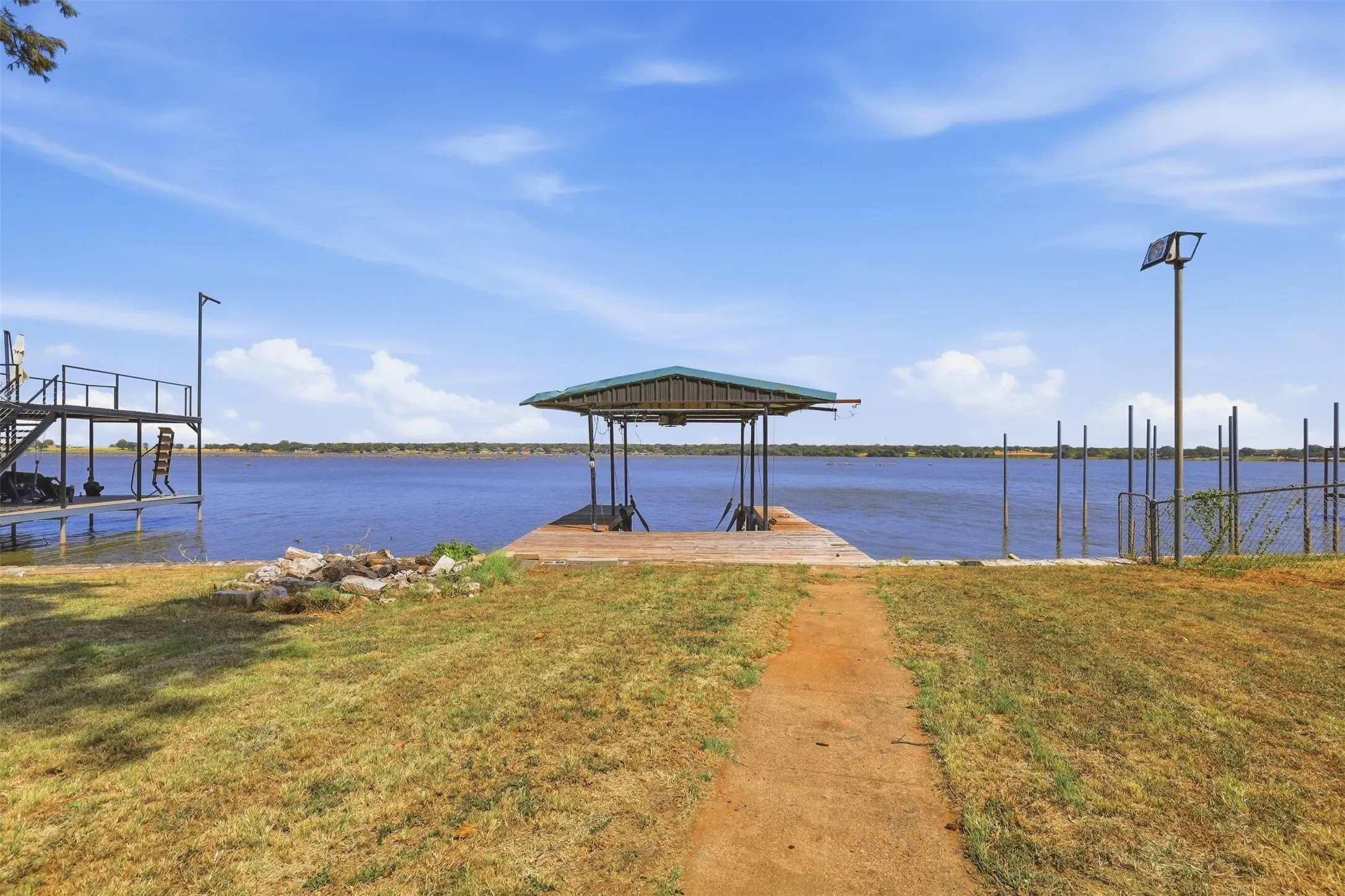 Manufactured Home For Sale in Hood County , 3613 Pecan Grove Court, Granbury, Texas 76048, 1 Bedroom, 1 Bathroom, 2 Garage spaces, 672 Sqft, built in 1970, mls#21385125, Real Estate Agent in Granbury, Homes For Sale in Hood county, Homes For Sale in Granbury, Realtor in Granbury Texas, Real Estate Brokerage Independent Realty Texas, Luminita Cordes Realtor