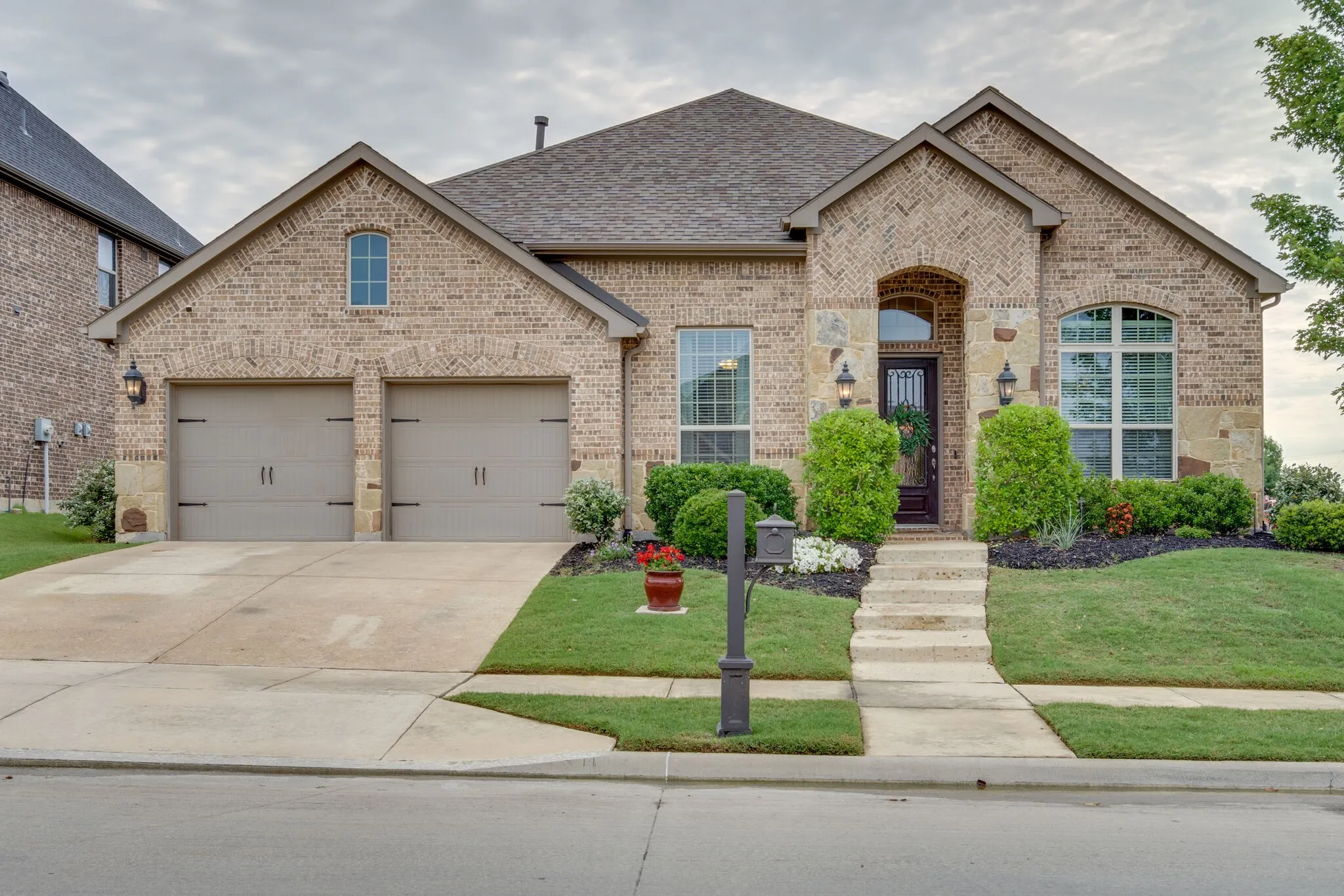 Single Family Residence For Rent in Denton County , 6200 Savannah Oak Trail, Flower Mound, Texas 76226, 4 Bedroom, 3 Bathroom, 3 Garage spaces, 2,837 Sqft, built in 2015, mls#21385034, Real Estate Agent in Flower Mound, Homes For Rent in Denton county, Homes For Rent in Flower Mound, Realtor in Flower Mound Texas, Real Estate Brokerage Independent Realty Texas, Luminita Cordes Realtor