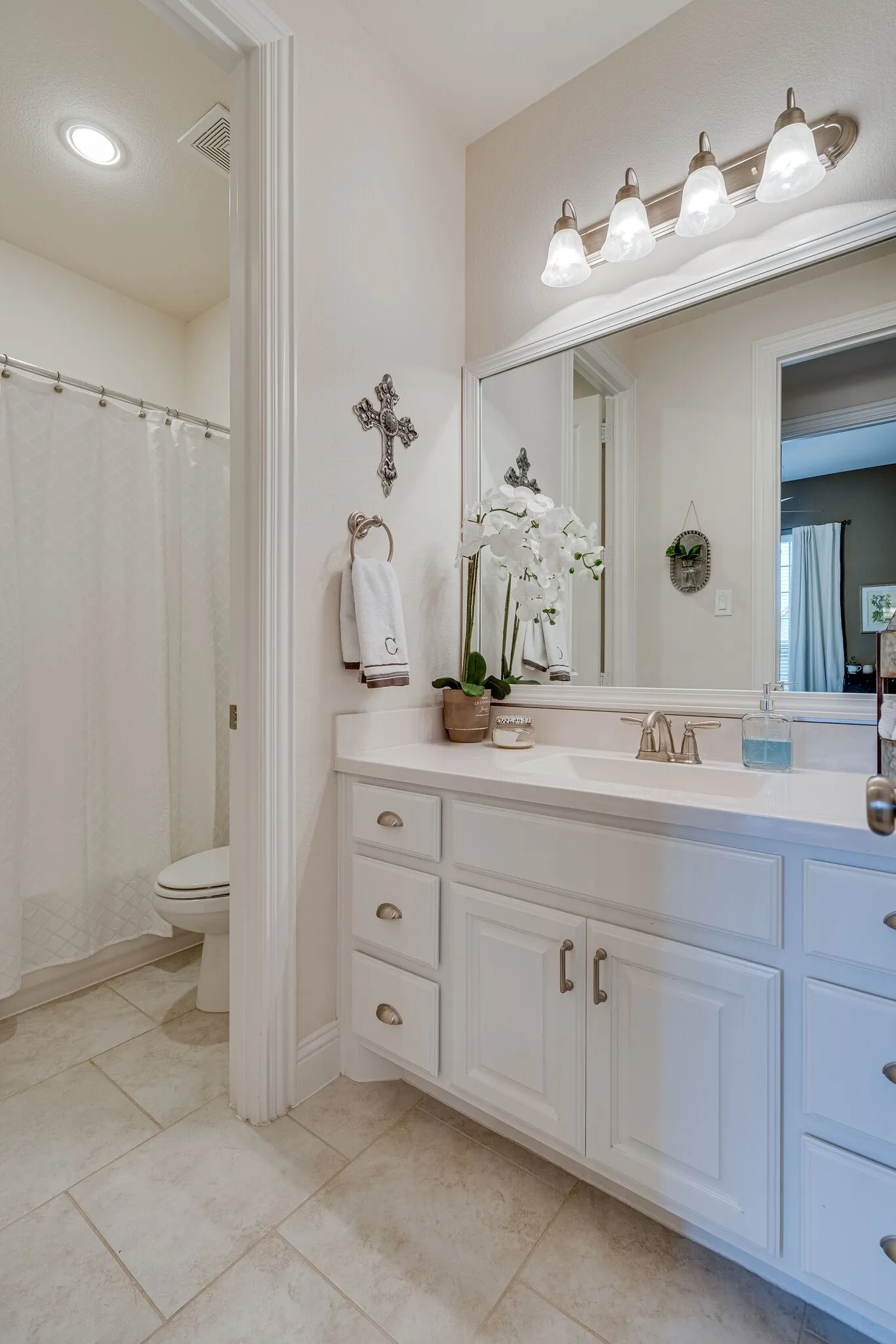 Single Family Residence For Rent in Denton County , 6200 Savannah Oak Trail, Flower Mound, Texas 76226, 4 Bedroom, 3 Bathroom, 3 Garage spaces, 2,837 Sqft, built in 2015, mls#21385034, Real Estate Agent in Flower Mound, Homes For Rent in Denton county, Homes For Rent in Flower Mound, Realtor in Flower Mound Texas, Real Estate Brokerage Independent Realty Texas, Luminita Cordes Realtor