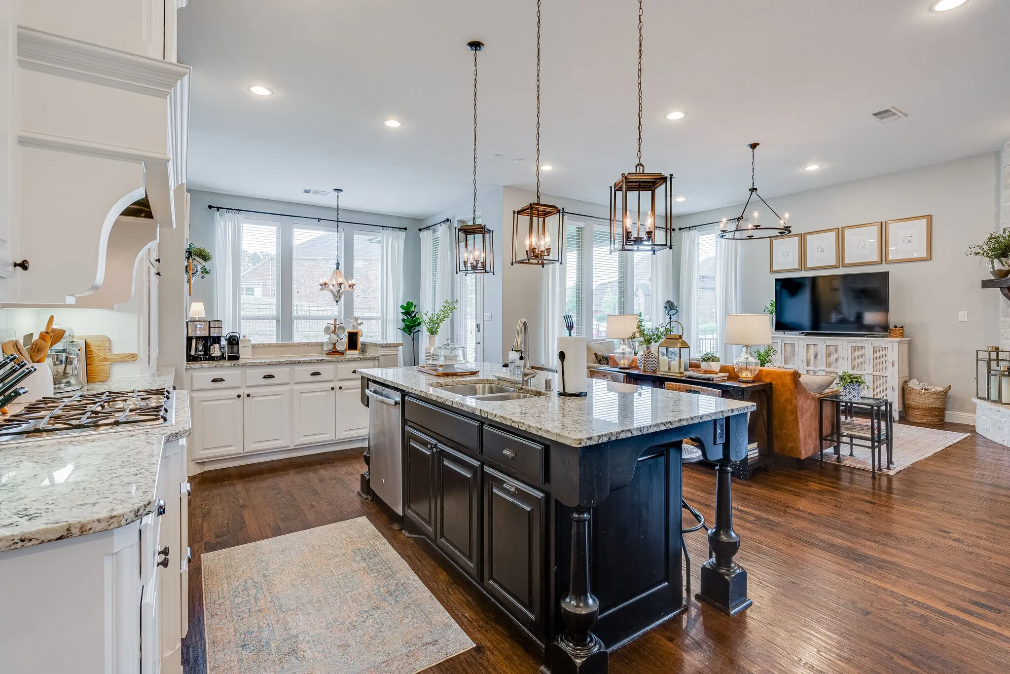 Single Family Residence For Rent in Denton County , 6200 Savannah Oak Trail, Flower Mound, Texas 76226, 4 Bedroom, 3 Bathroom, 3 Garage spaces, 2,837 Sqft, built in 2015, mls#21385034, Real Estate Agent in Flower Mound, Homes For Rent in Denton county, Homes For Rent in Flower Mound, Realtor in Flower Mound Texas, Real Estate Brokerage Independent Realty Texas, Luminita Cordes Realtor