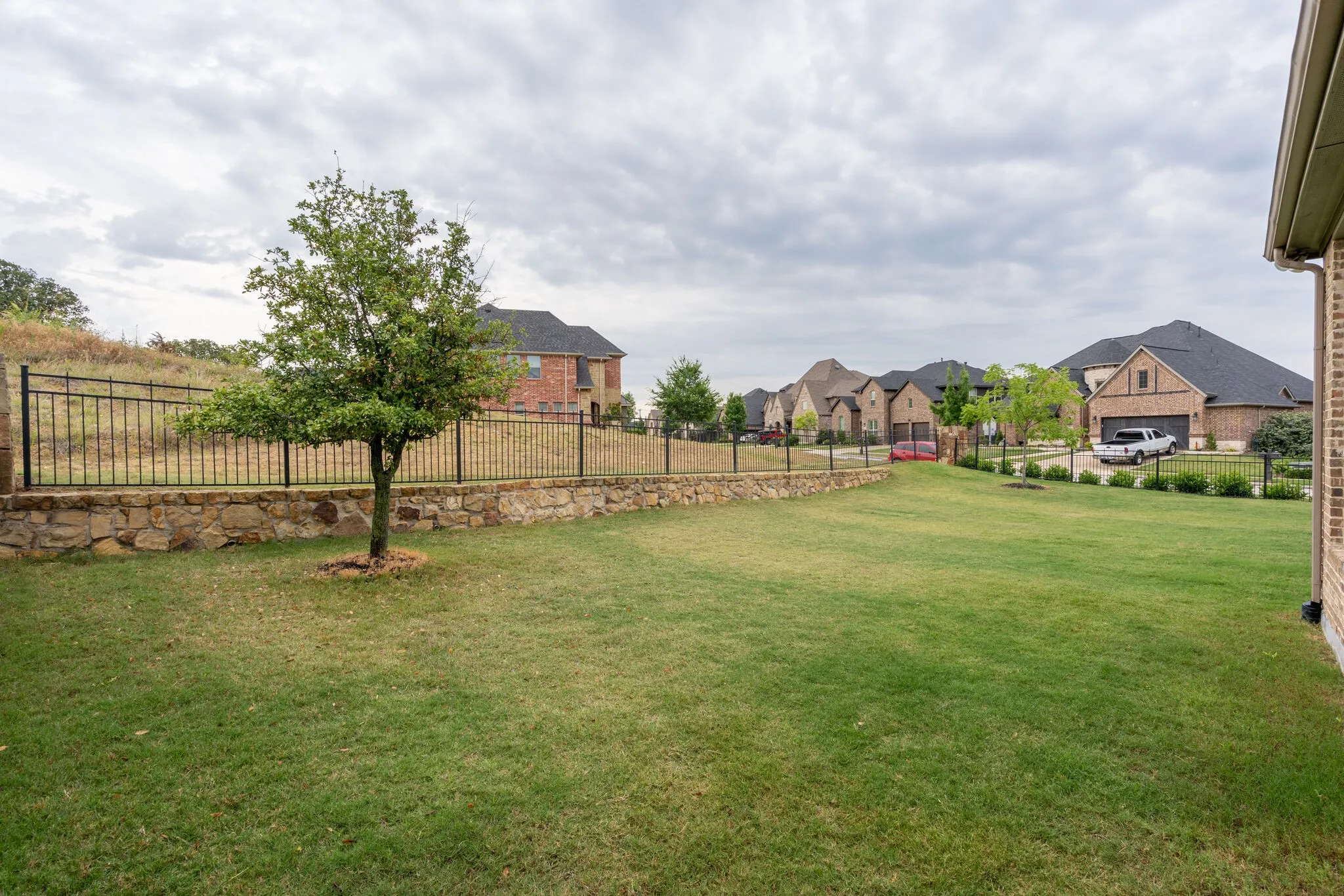 Single Family Residence For Rent in Denton County , 6200 Savannah Oak Trail, Flower Mound, Texas 76226, 4 Bedroom, 3 Bathroom, 3 Garage spaces, 2,837 Sqft, built in 2015, mls#21385034, Real Estate Agent in Flower Mound, Homes For Rent in Denton county, Homes For Rent in Flower Mound, Realtor in Flower Mound Texas, Real Estate Brokerage Independent Realty Texas, Luminita Cordes Realtor
