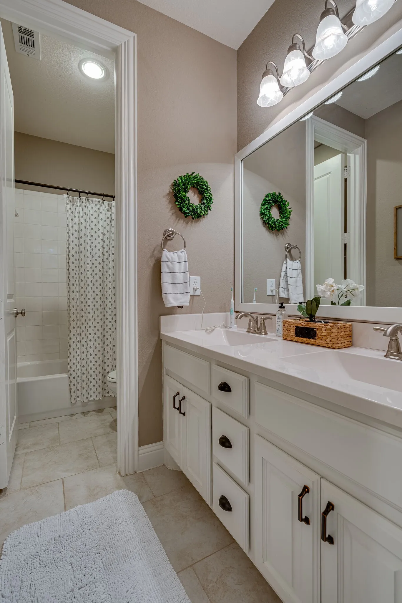 Single Family Residence For Rent in Denton County , 6200 Savannah Oak Trail, Flower Mound, Texas 76226, 4 Bedroom, 3 Bathroom, 3 Garage spaces, 2,837 Sqft, built in 2015, mls#21385034, Real Estate Agent in Flower Mound, Homes For Rent in Denton county, Homes For Rent in Flower Mound, Realtor in Flower Mound Texas, Real Estate Brokerage Independent Realty Texas, Luminita Cordes Realtor