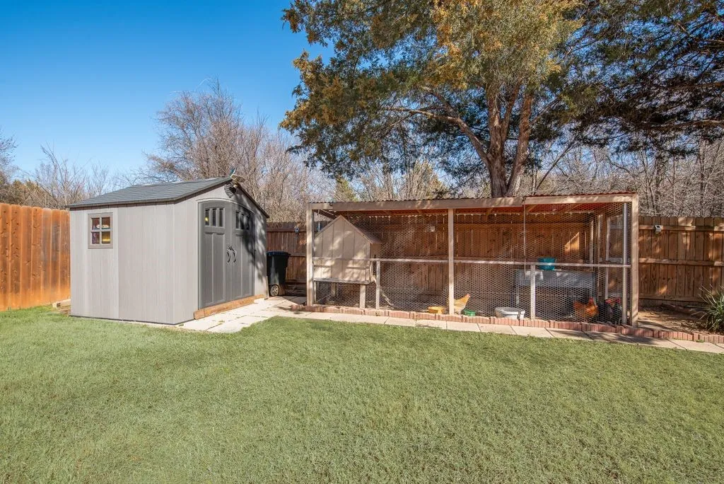 Single Family Residence For Sale in Tarrant County , 6405 Creekbend Court, Arlington, Texas 76001, 4 Bedroom, 3 Bathroom, 2 Garage spaces, 2,554 Sqft, built in 1999, mls#21385146, Real Estate Agent in Arlington, Homes For Sale in Tarrant county, Homes For Sale in Arlington, Realtor in Arlington Texas, Real Estate Brokerage Independent Realty Texas, Luminita Cordes Realtor