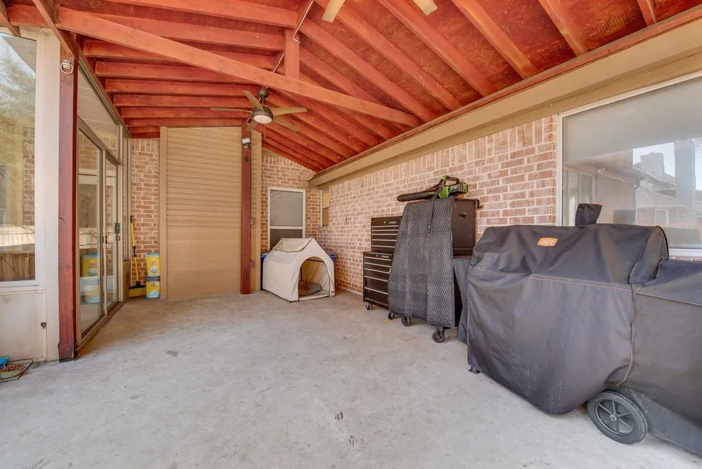 Single Family Residence For Sale in Tarrant County , 6405 Creekbend Court, Arlington, Texas 76001, 4 Bedroom, 3 Bathroom, 2 Garage spaces, 2,554 Sqft, built in 1999, mls#21385146, Real Estate Agent in Arlington, Homes For Sale in Tarrant county, Homes For Sale in Arlington, Realtor in Arlington Texas, Real Estate Brokerage Independent Realty Texas, Luminita Cordes Realtor