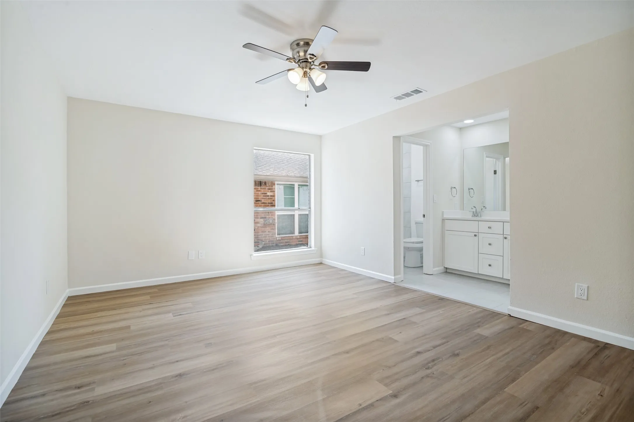 Single Family Residence For Sale in Dallas County , 1022 Holland Drive, Garland, Texas 75040, 3 Bedroom, 2 Bathroom, 2 Garage spaces, 1,588 Sqft, built in 1976, mls#21383441, Real Estate Agent in Garland, Homes For Sale in Dallas county, Homes For Sale in Garland, Realtor in Garland Texas, Real Estate Brokerage Independent Realty Texas, Luminita Cordes Realtor