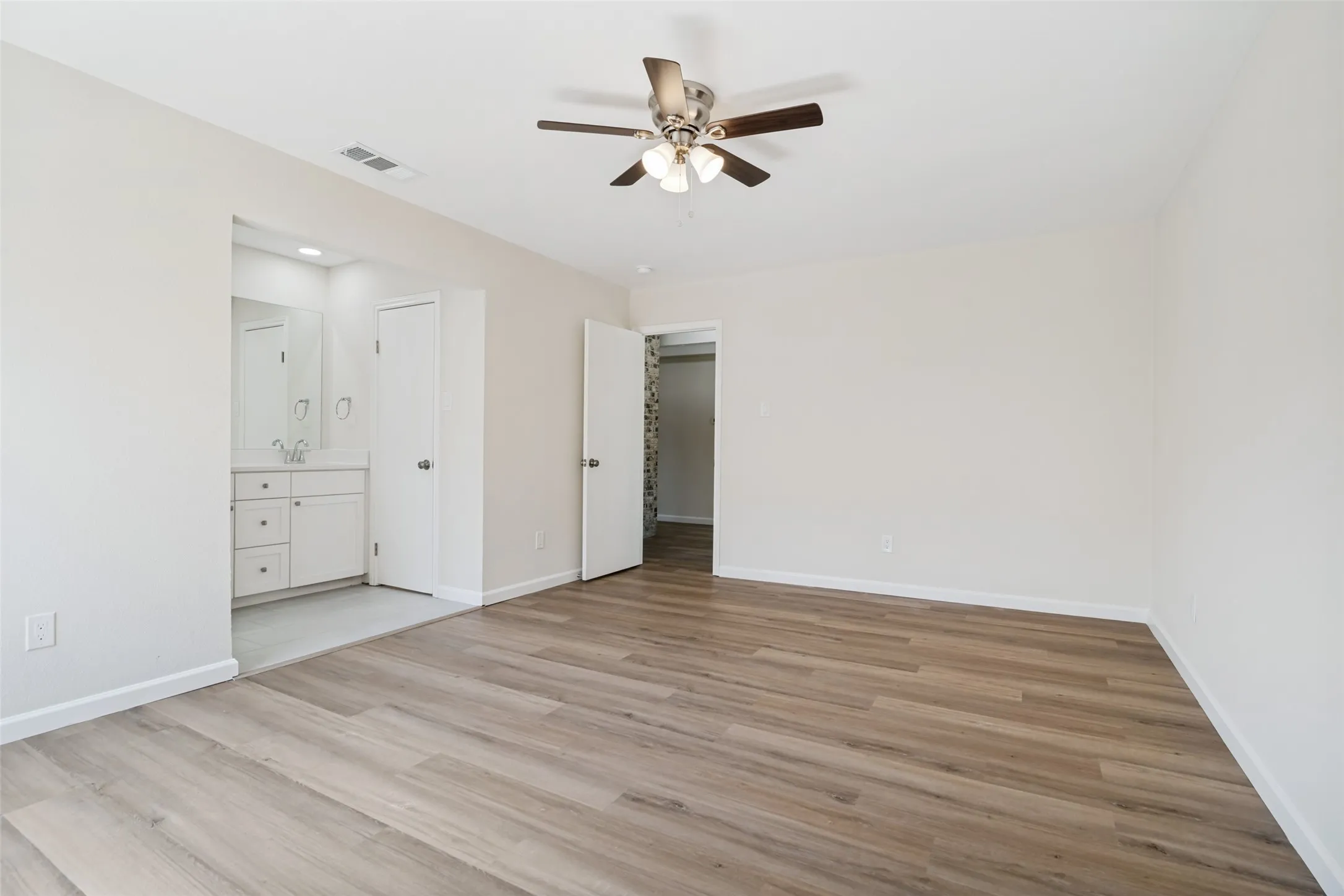 Single Family Residence For Sale in Dallas County , 1022 Holland Drive, Garland, Texas 75040, 3 Bedroom, 2 Bathroom, 2 Garage spaces, 1,588 Sqft, built in 1976, mls#21383441, Real Estate Agent in Garland, Homes For Sale in Dallas county, Homes For Sale in Garland, Realtor in Garland Texas, Real Estate Brokerage Independent Realty Texas, Luminita Cordes Realtor