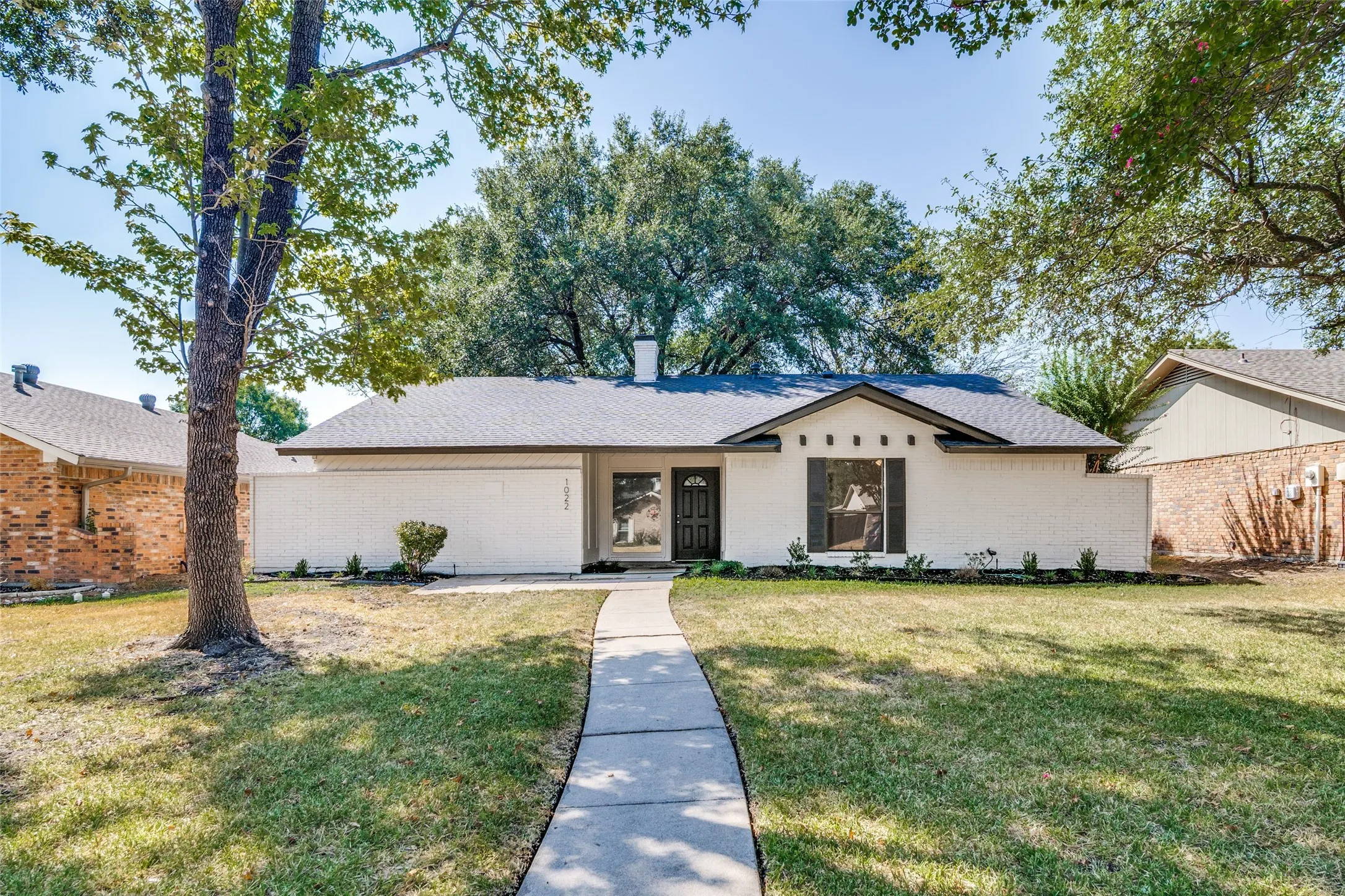 Single Family Residence For Sale in Dallas County , 1022 Holland Drive, Garland, Texas 75040, 3 Bedroom, 2 Bathroom, 2 Garage spaces, 1,588 Sqft, built in 1976, mls#21383441, Real Estate Agent in Garland, Homes For Sale in Dallas county, Homes For Sale in Garland, Realtor in Garland Texas, Real Estate Brokerage Independent Realty Texas, Luminita Cordes Realtor